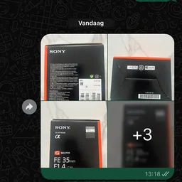 Sony camera boxen en handleidingen, close-up van verpakkingen met oranje en zwarte accenten