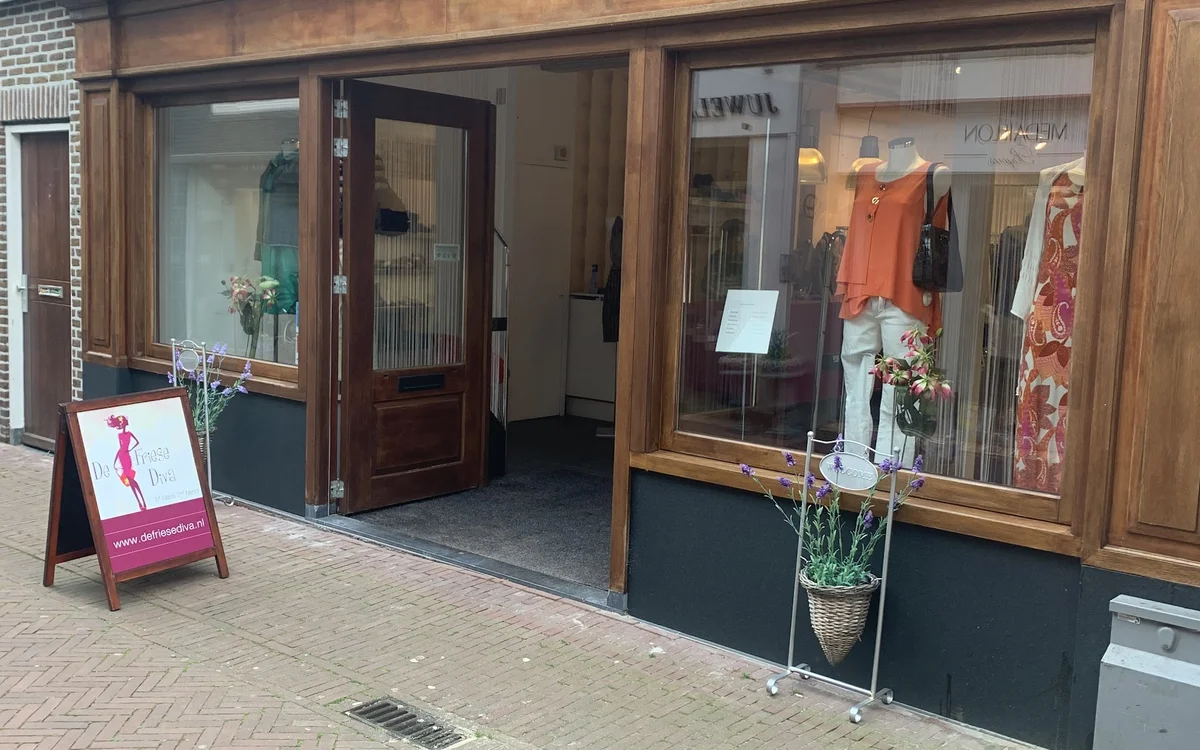 Kringloopwinkel Kringloopwinkel De Diva Sneek. Preloved designer clothing. in Sneek
