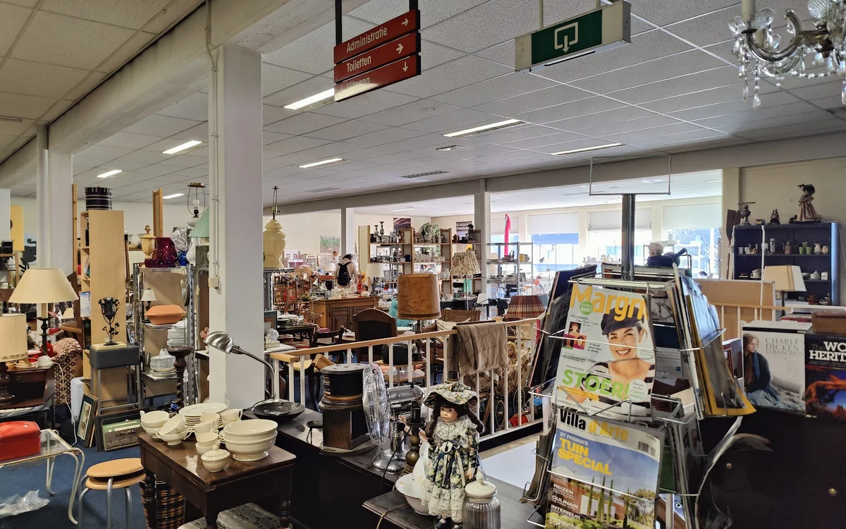 Kringloopwinkel de Gebruikte Goederen Winkel in Utrecht met tweedehands boeken, gereedschappen en huis- en inrichting