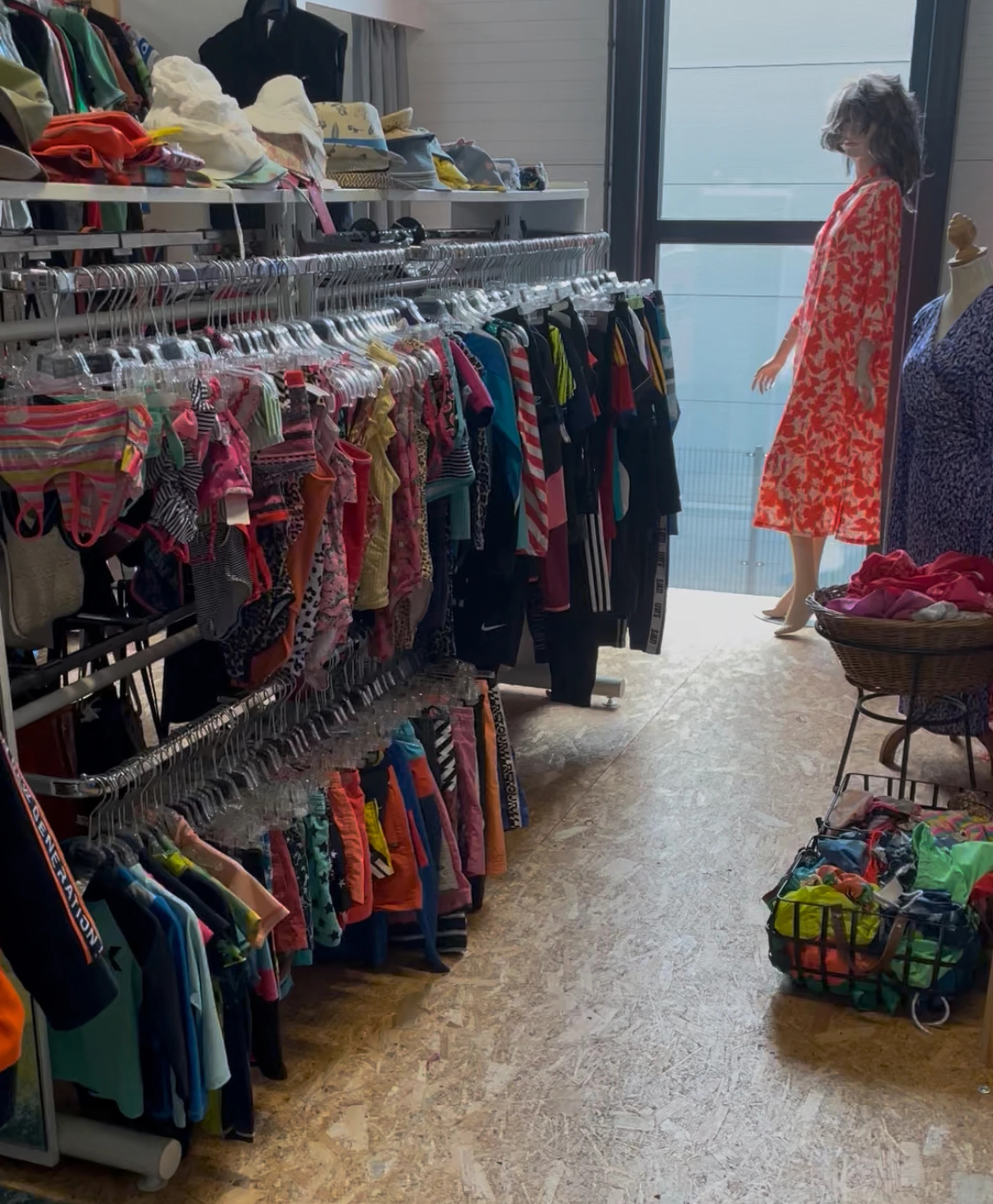 Kringloopwinkel Kringloopwinkel De Hippe Kip tweedehandskleding in Hoogeveen