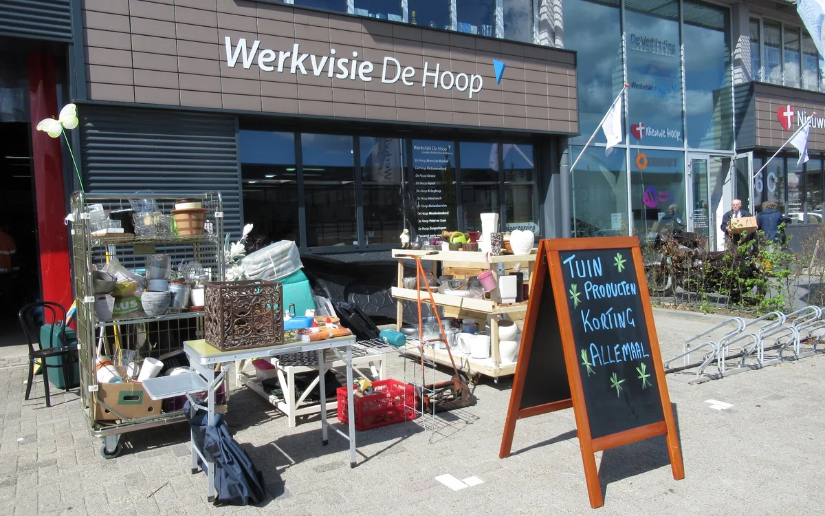 Kringloopwinkel De Hoop Kringloop (leerwerkbedrijf van Werkvisie) in Hendrik-Ido-Ambacht