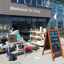 Kringloopwinkel De Hoop Kringloop (leerwerkbedrijf van Werkvisie) in Hendrik-Ido-Ambacht