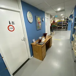 Bezoeker foto van De Hoop Kringloop (leerwerkbedrijf van Werkvisie) in Hendrik-Ido-Ambacht