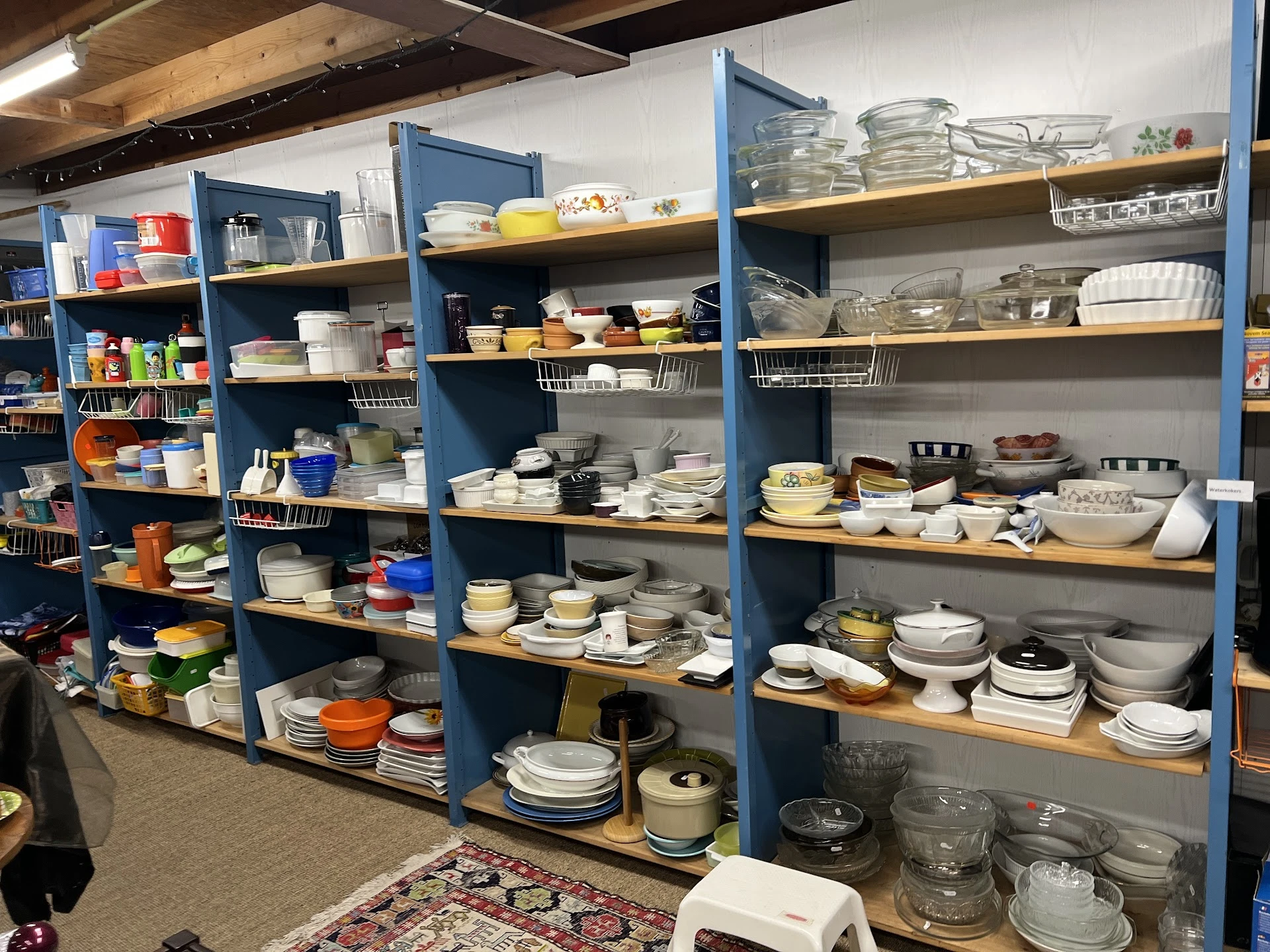 Kringloopwinkel De Keerkring in Varsseveld met tweedehands boeken, huis- en inrichting en huishoudelijke apparaten