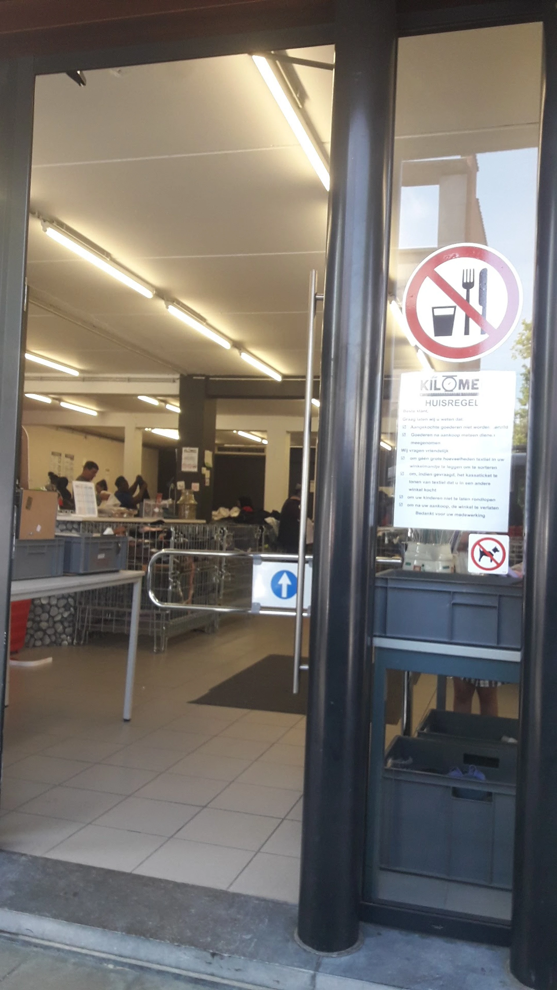 Kringloopwinkel De Kilomeet in Aalst met tweedehands boeken, huis- en inrichting en kleding