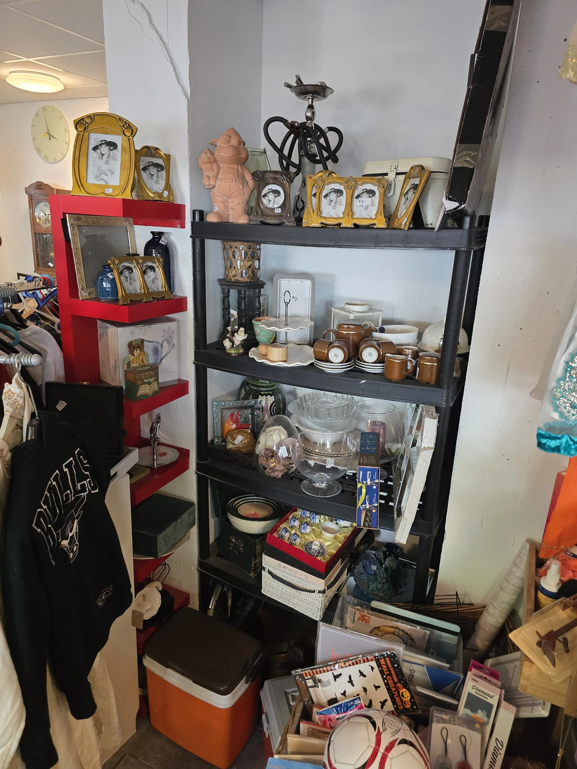 Kringloopwinkel Kringloopwinkel De Kleine Beurs (DHL Servicepoint) in Den Haag