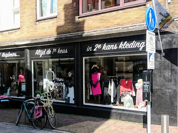Kringloopwinkel Kringloopwinkel De Knipbeurs 2de kans kleding in Vlissingen