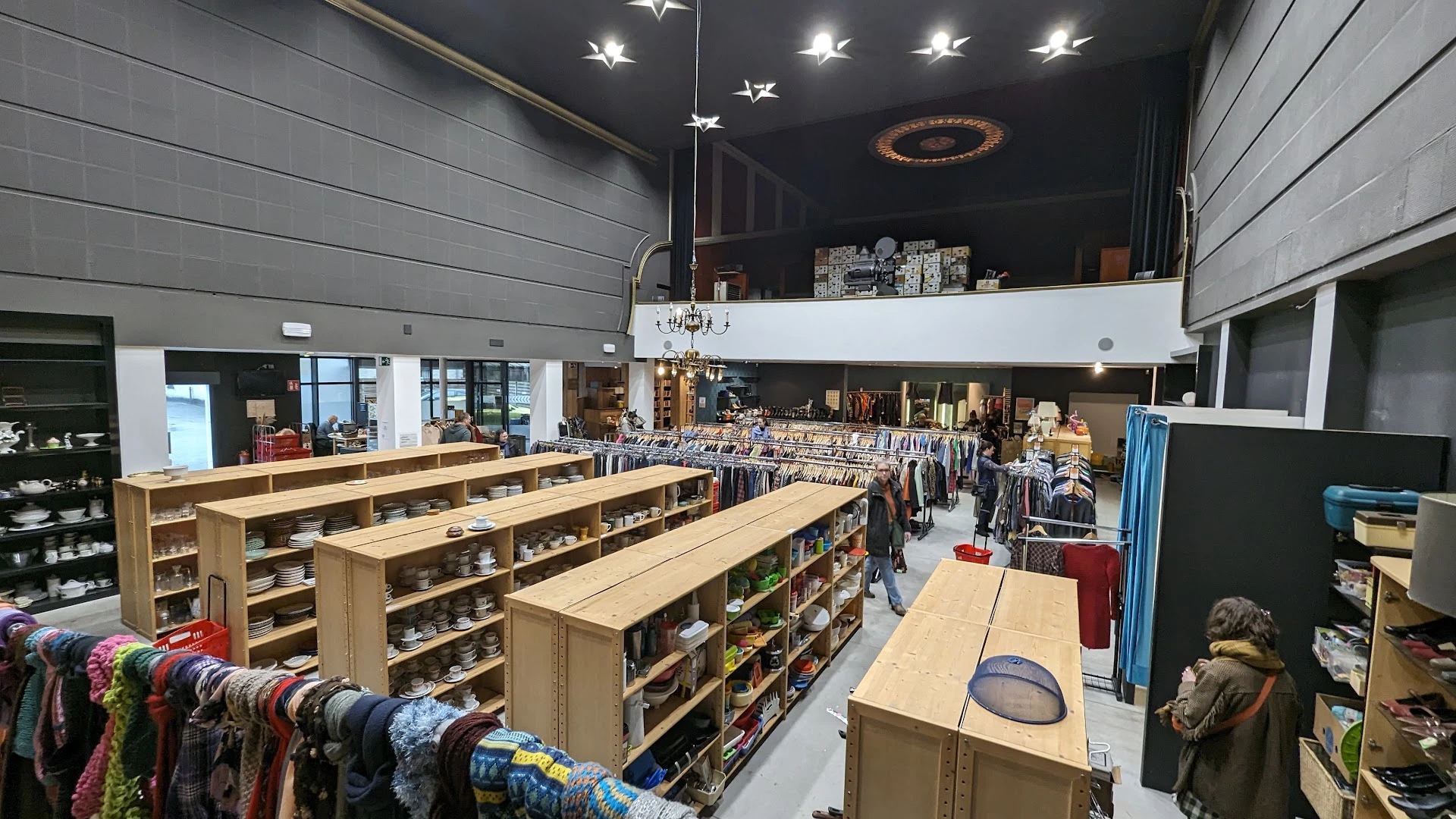 Kringloopwinkel De Kringwinkel Zuiderkempen in Putte met tweedehands boeken, games en huis- en inrichting