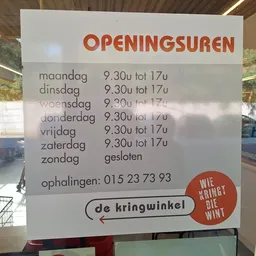Openingsuren bord met winkelsluitingstijden en contactgegevens