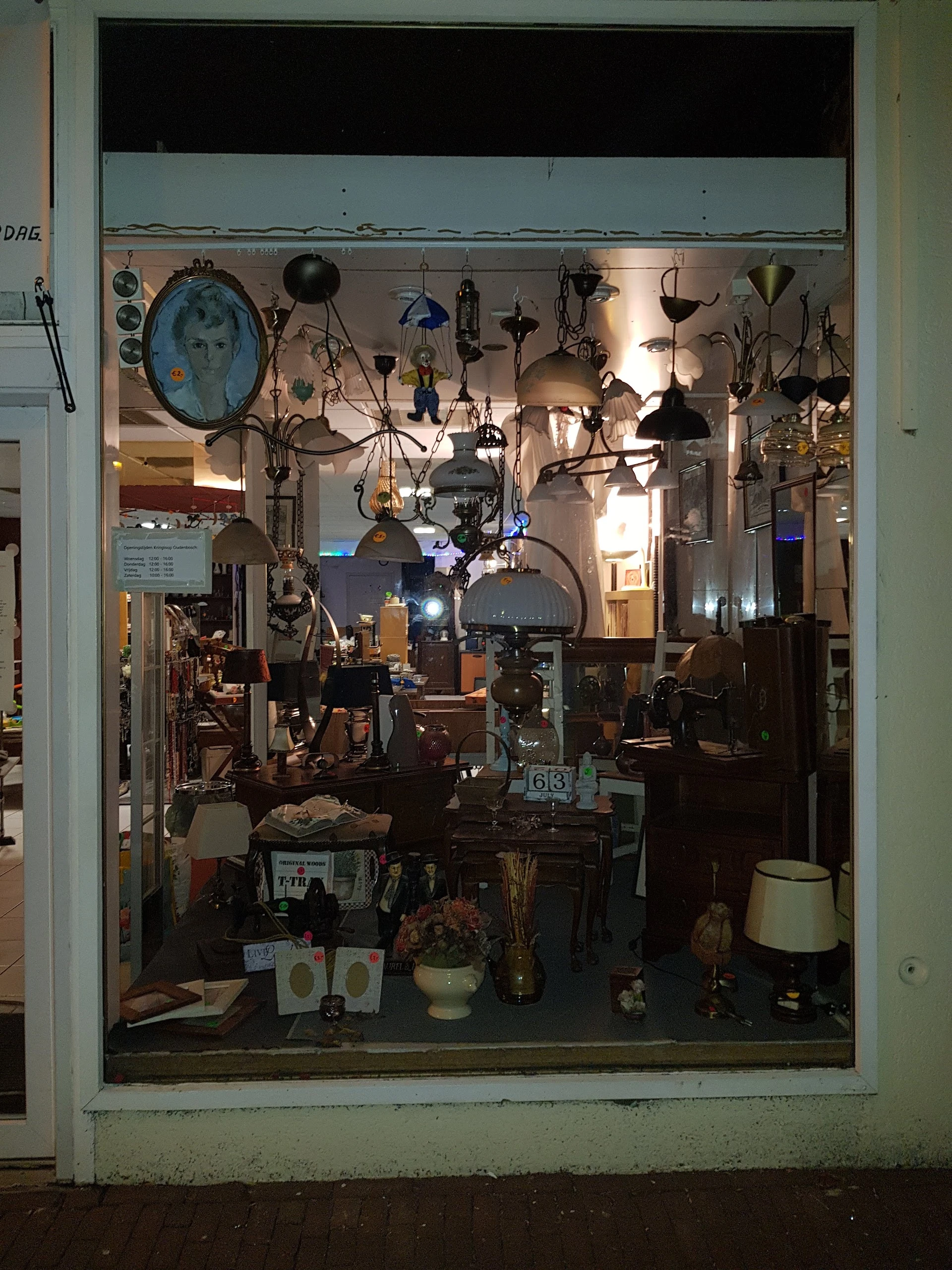 Kringloopwinkel De Opbouw in Oudenbosch - Tweedehands Meubels in Oudenbosch