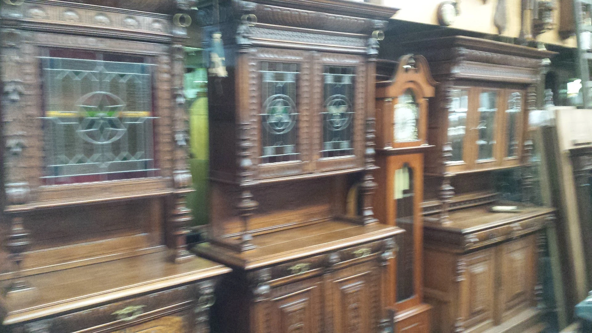 De Opbouw in Oudenbosch - Tweedehands Meubels in Oudenbosch met tweedehands accessoires, eettafel en kasten