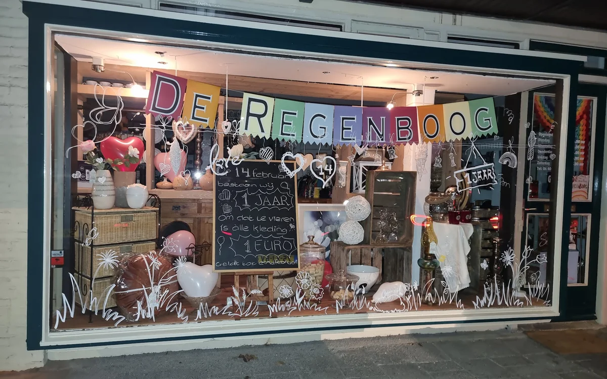 Kringloopwinkel De Regenboog met 7 kleuren in Ridderkerk