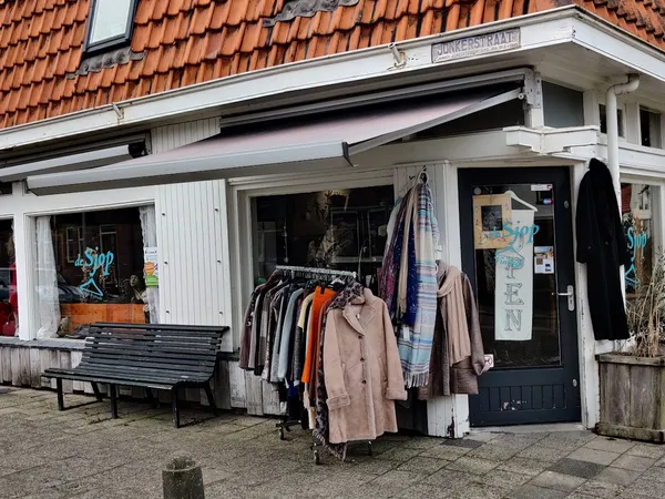 Kringloopwinkel Kringloopwinkel de Sjop Texel in Den Burg