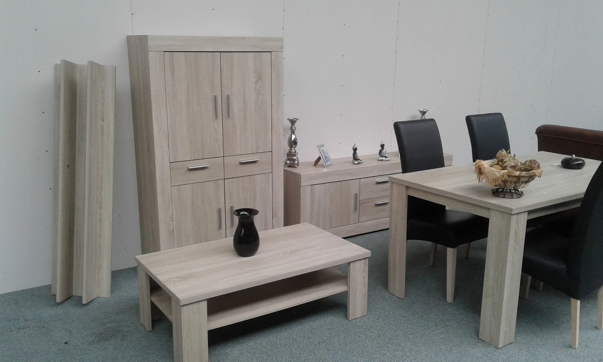 Kringloopwinkel De Snuffelhal - Prisma in Biezenmortel met tweedehands antiek, boeken en elektronica