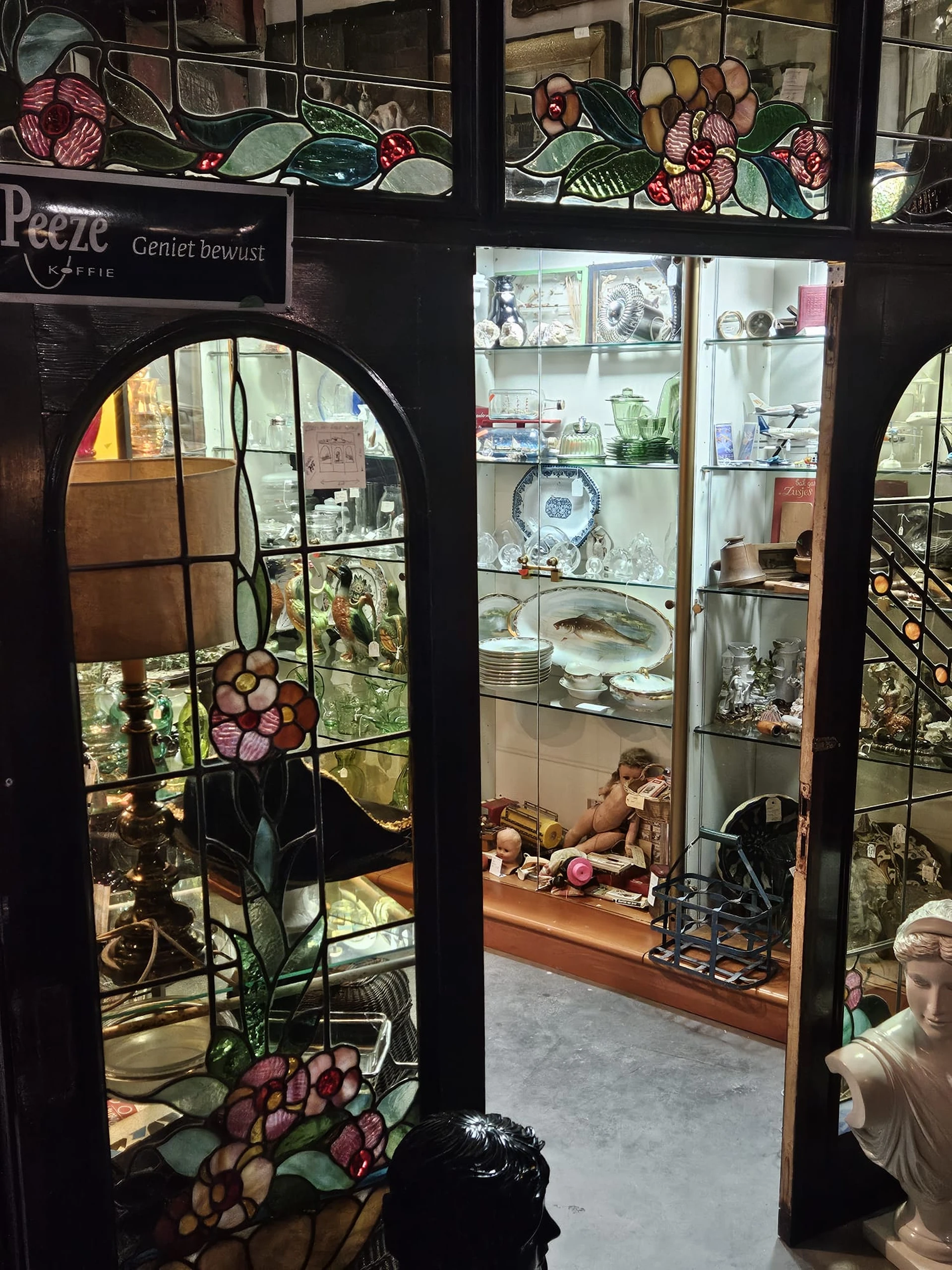 Kringloopwinkel Kringloopwinkel De Stoof Brocante in Axel