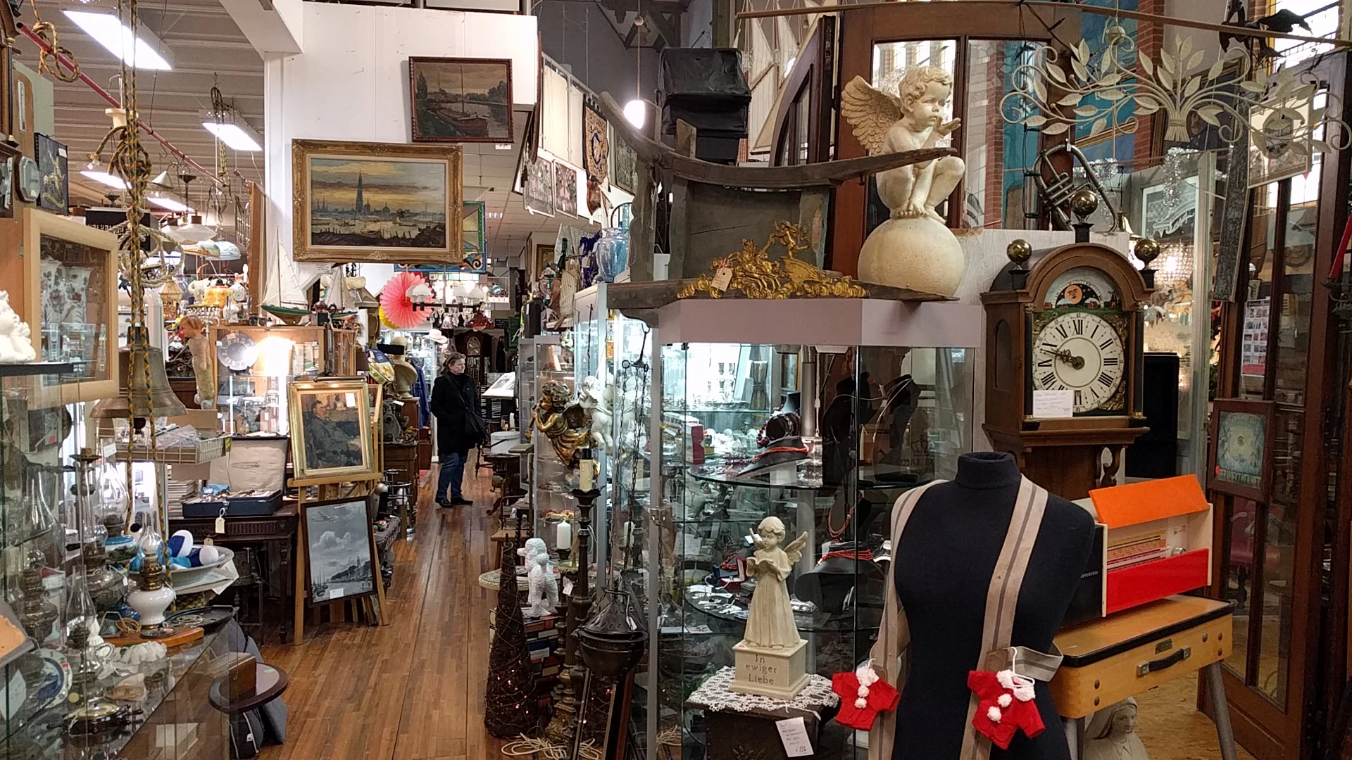 Kringloopwinkel Kringloopwinkel De Stoof Brocante in Axel