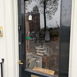 Bezoeker foto van Kringloopwinkel De Tweede Ronde in Amsterdam