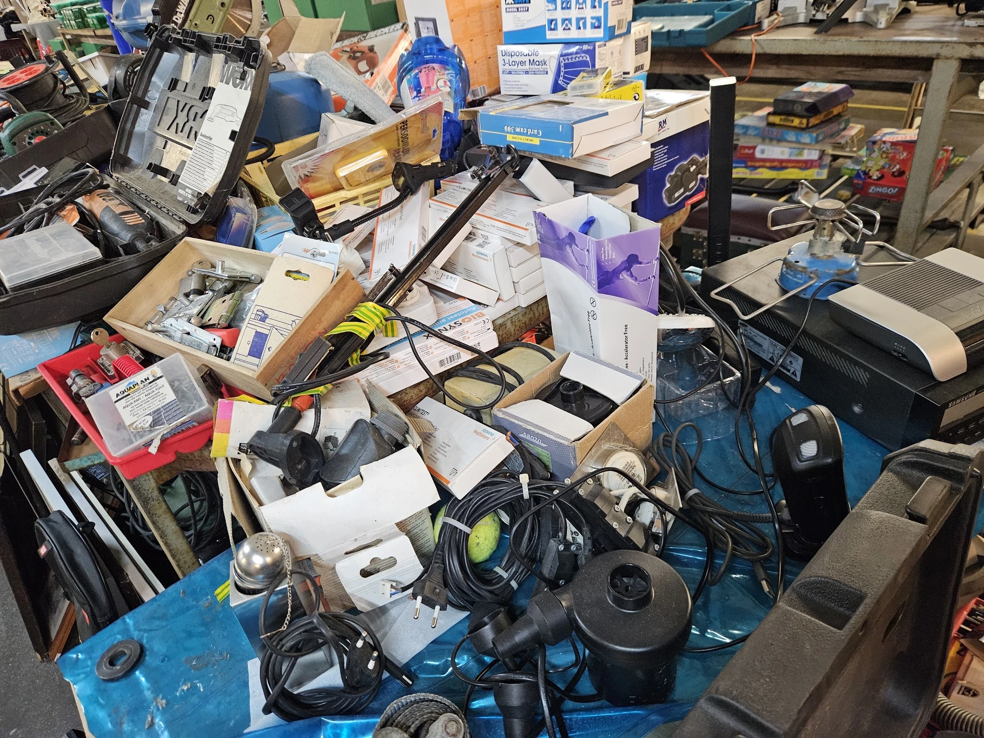 Bezoeker foto van Kringloopwinkel De Witte Markt BV in Heinenoord