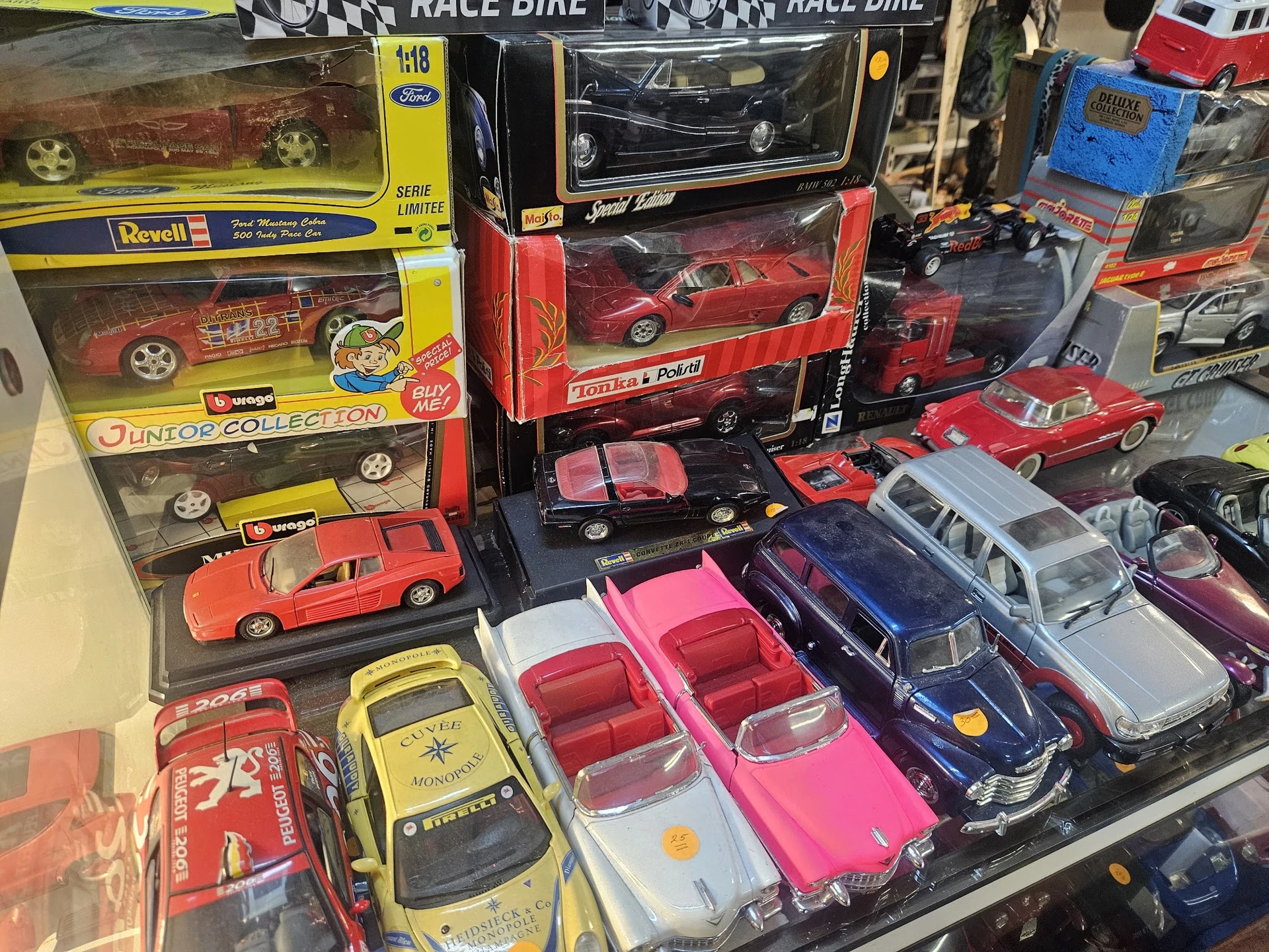 Bezoeker foto van Kringloopwinkel De Witte Markt BV in Heinenoord