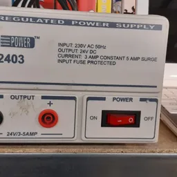 HQ Power PS2403 gelijkspanningsvoeding, 24V DC uitgang met aan-/uitschakelaar