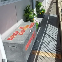 Kringloopwinkel Kringloopwinkel Debussyflat doppendepot Delft Buitenhof in Delft