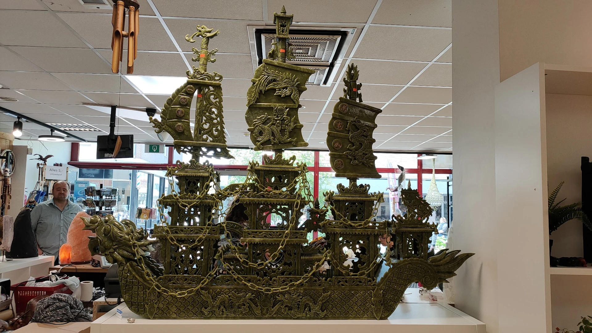 Groene bronzen decoratieve scheepsmodel met meerdere torens en uitgebreide ornamenten