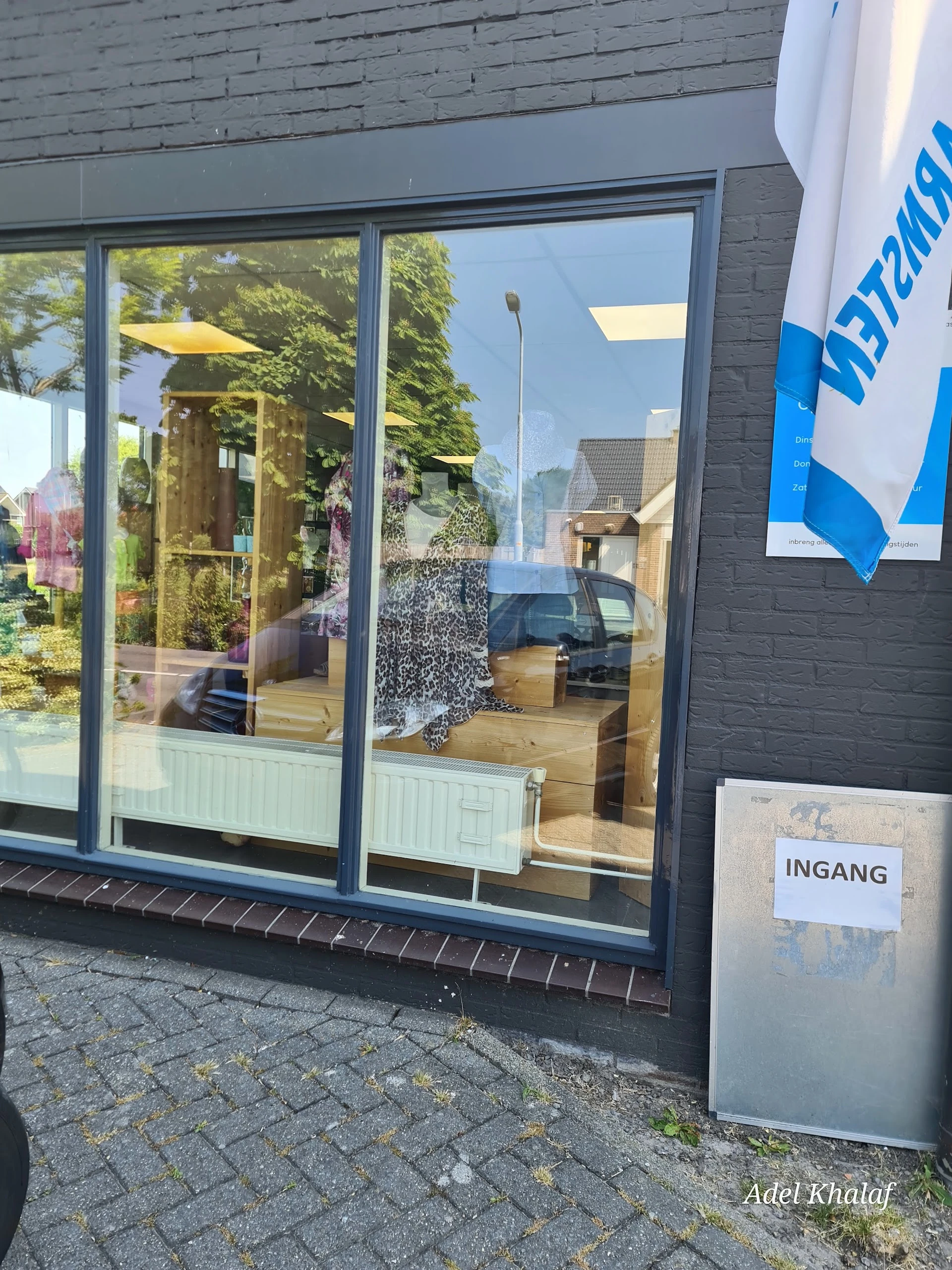 Kringloopwinkel Dorcas in Broek op Langedijk met tweedehands boeken, elektronische apparaten en gereedschappen