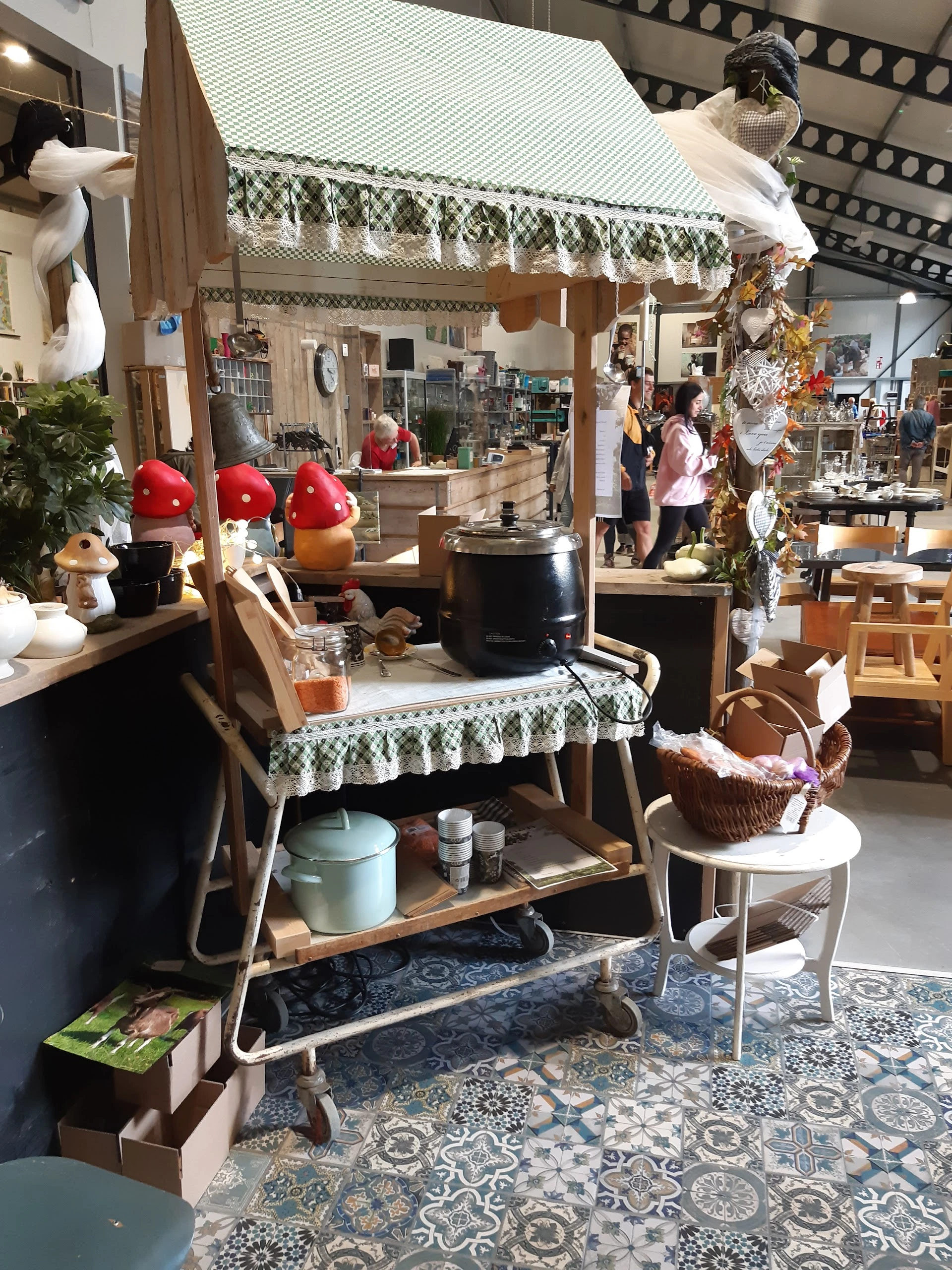 Kringloopwinkel Dorcas Winkel Andijk in Andijk met tweedehands boeken, gereedschappen en huishoudelijke apparaten