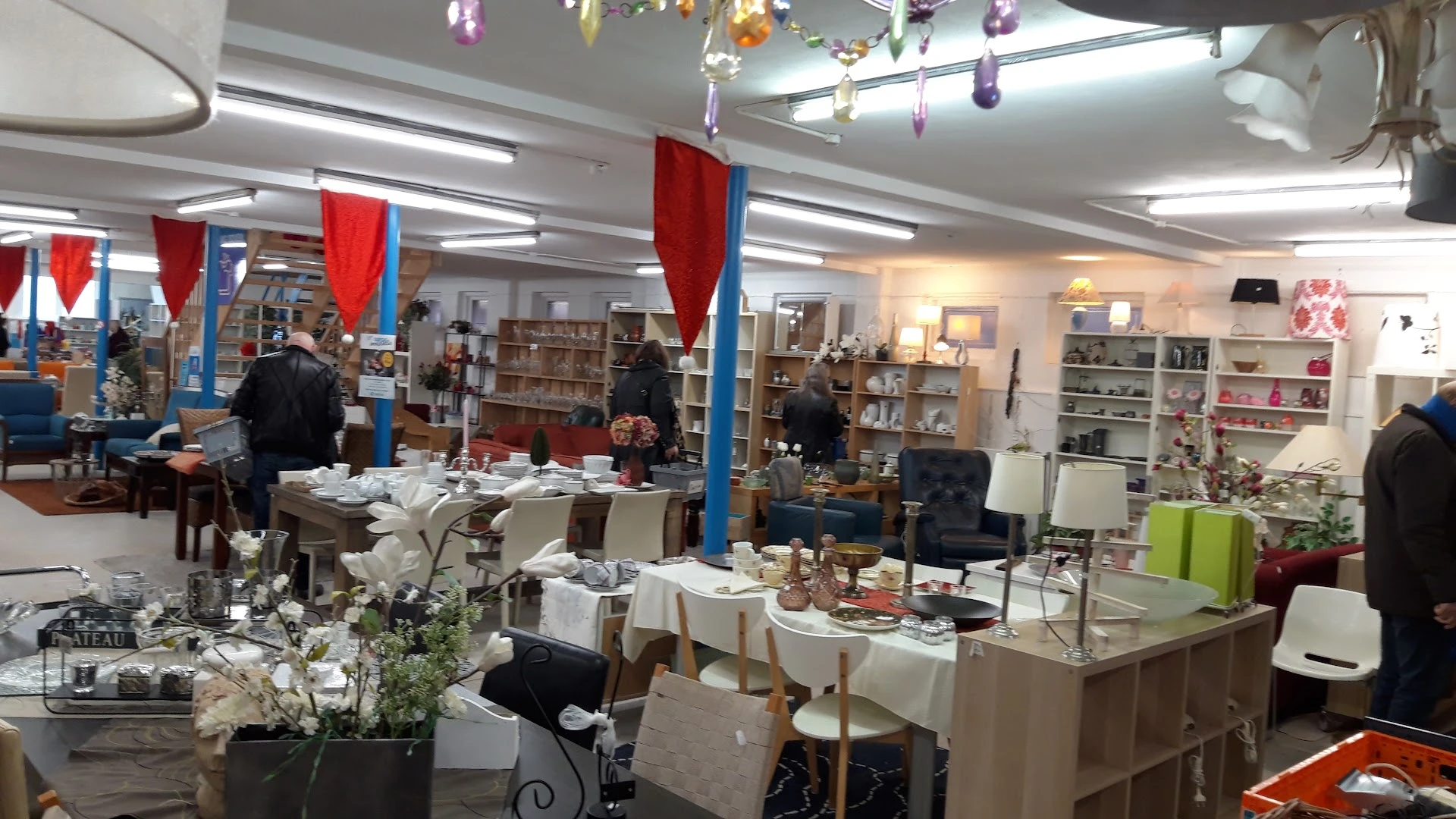 Kringloopwinkel Dorcas Winkel Heemstede in Heemstede met tweedehands boeken, cd's en kleding