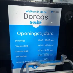 Openingstijden bord met winkellogo en contactgegevens