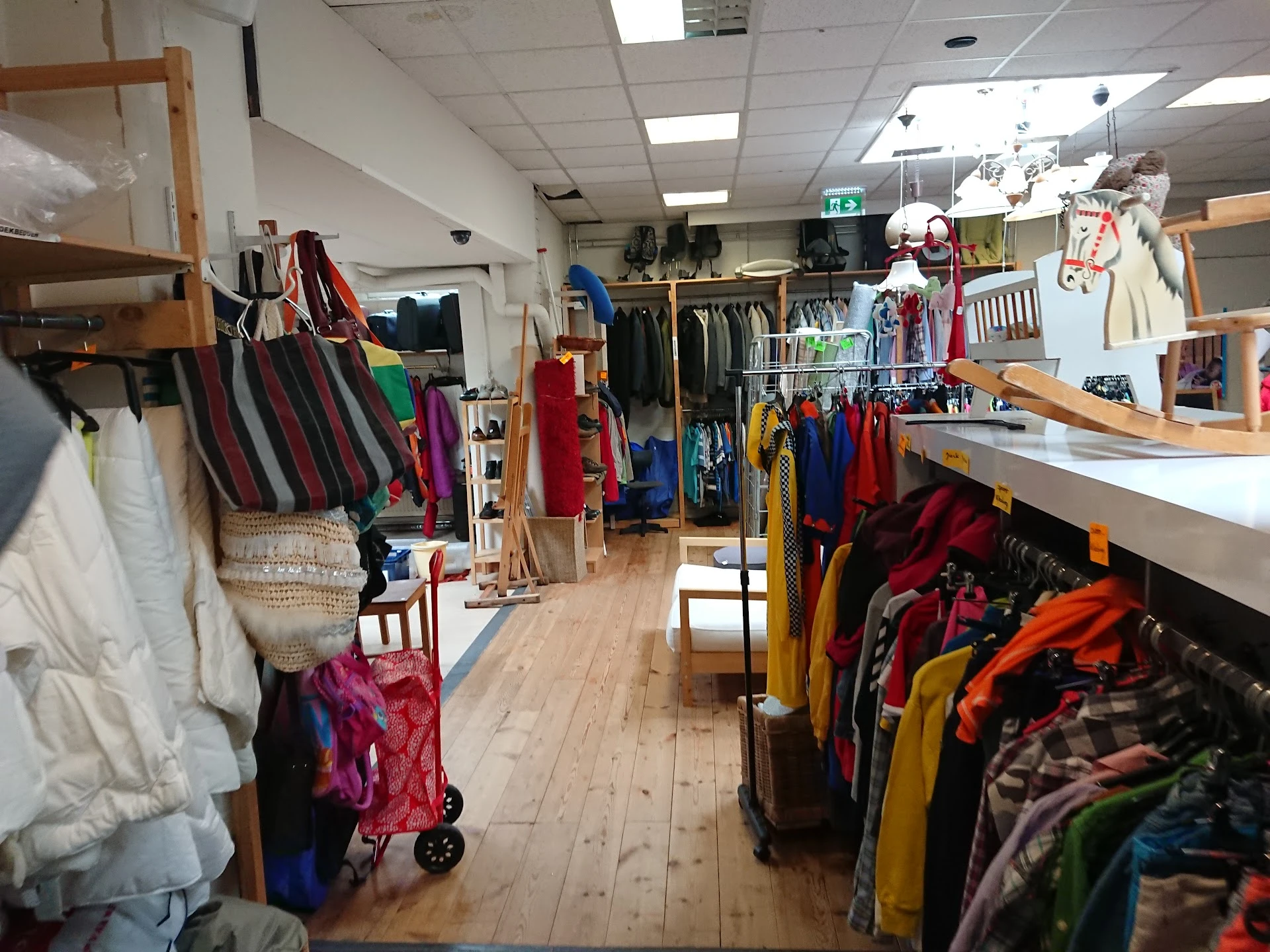 Kringloopwinkel Dorcas Winkel Heiloo in Heiloo met tweedehands boeken, films en huishoudelijke apparaten