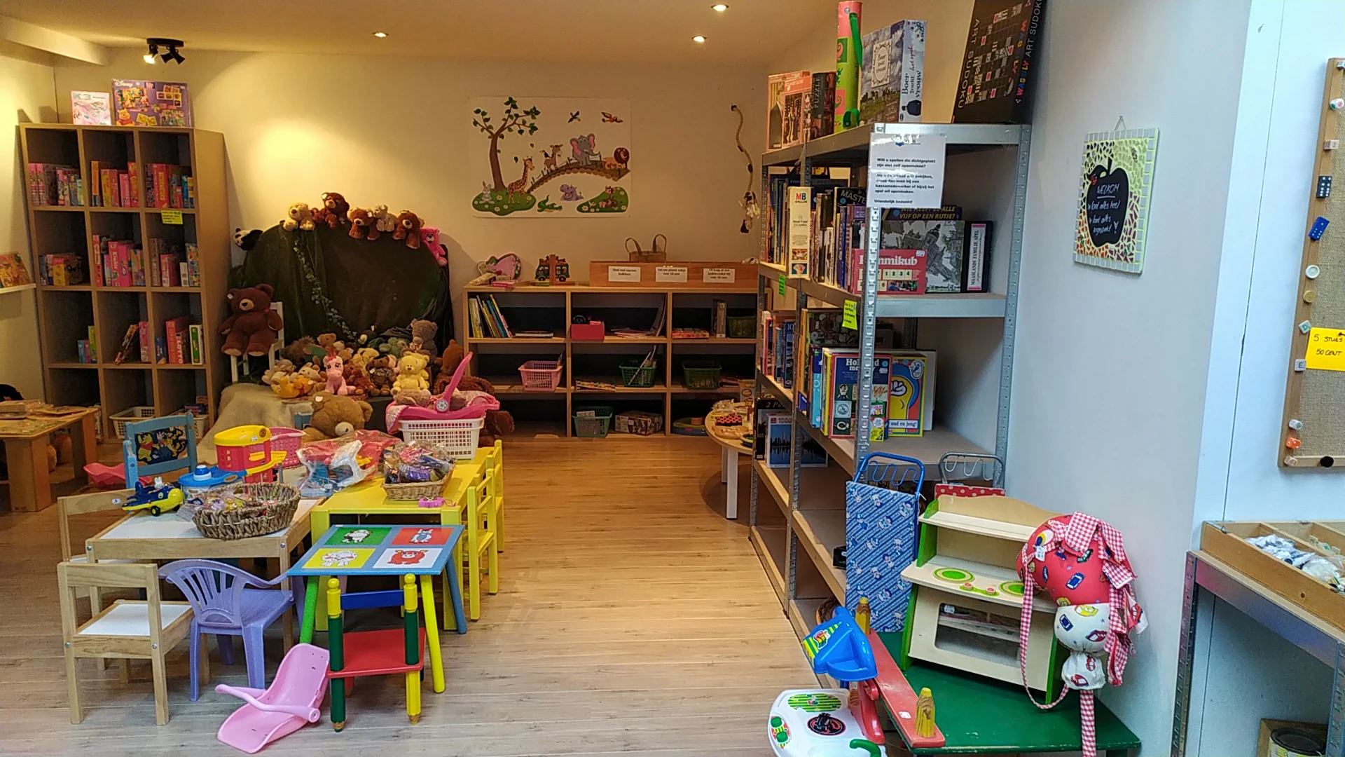 Bezoeker foto van Kringloopwinkel Dorcas Winkel Hoorn in Hoorn