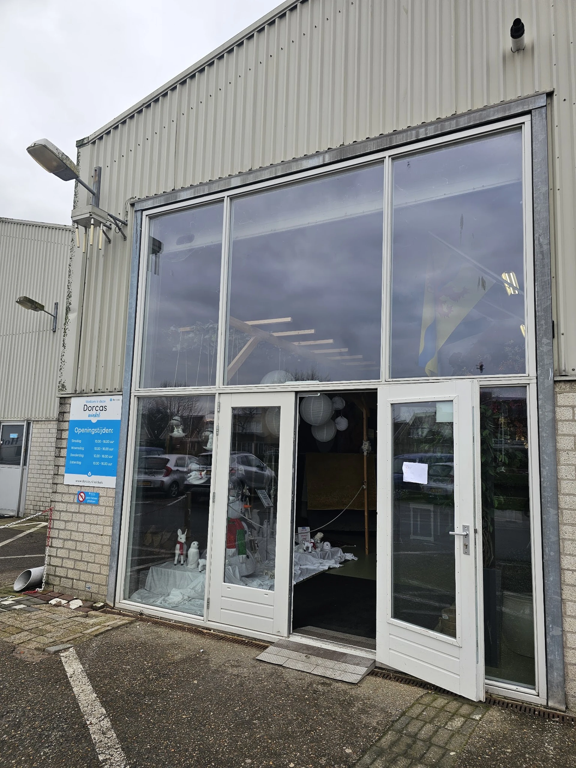Bezoeker foto van Kringloopwinkel Dorcas winkel KRV in Katwijk aan Zee