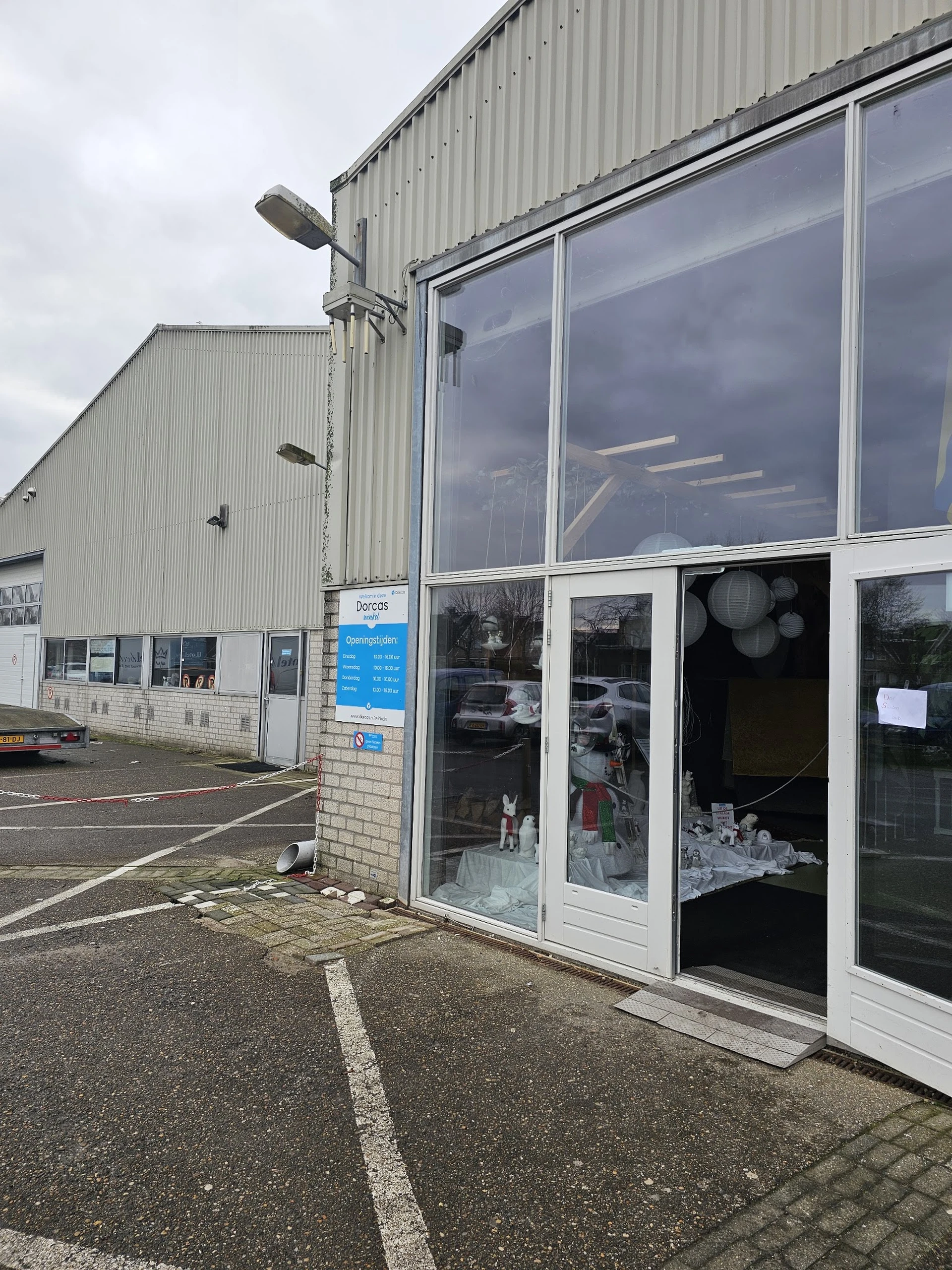 Bezoeker foto van Kringloopwinkel Dorcas winkel KRV in Katwijk aan Zee
