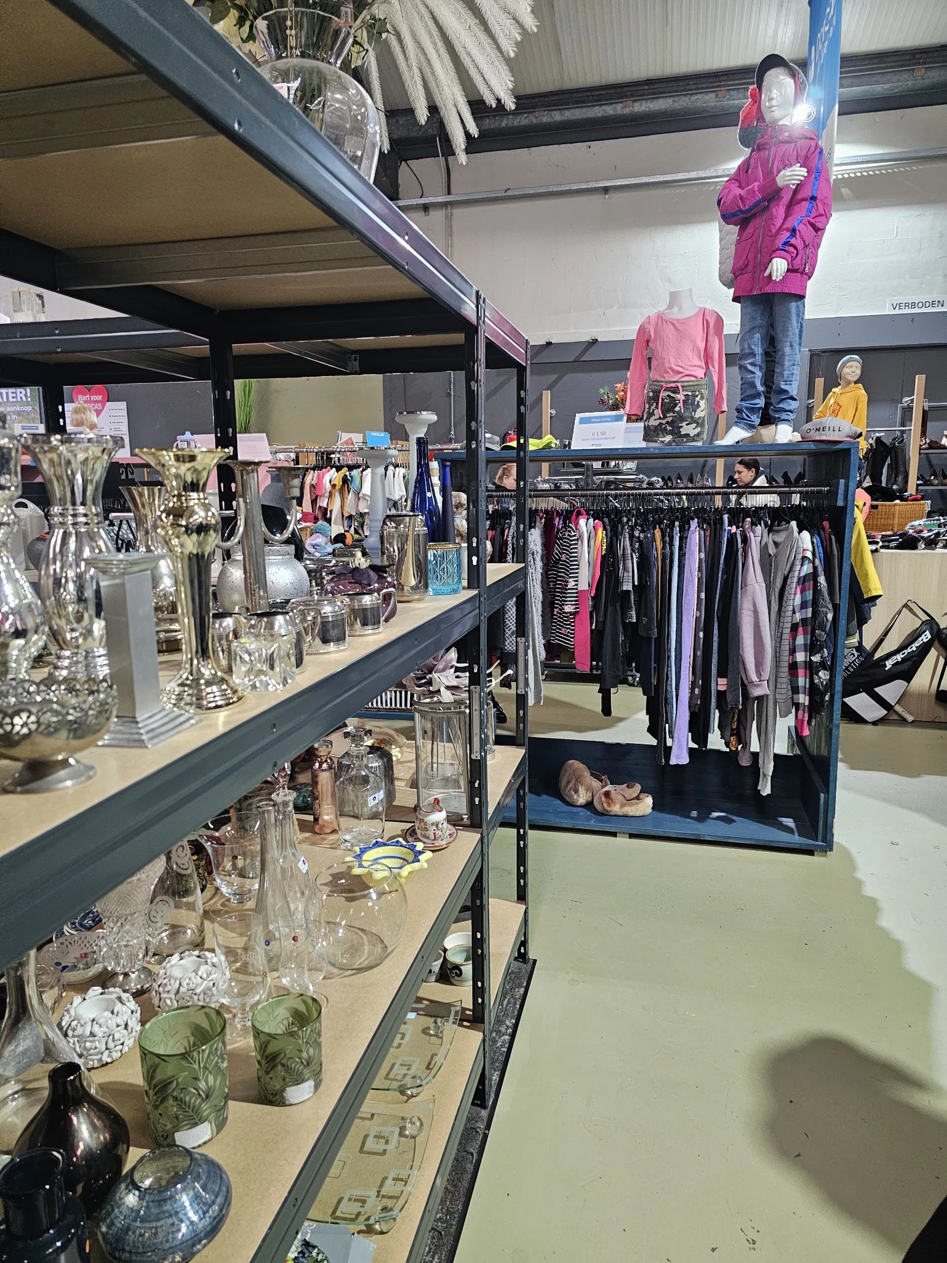 Bezoeker foto van Kringloopwinkel Dorcas winkel KRV in Katwijk aan Zee
