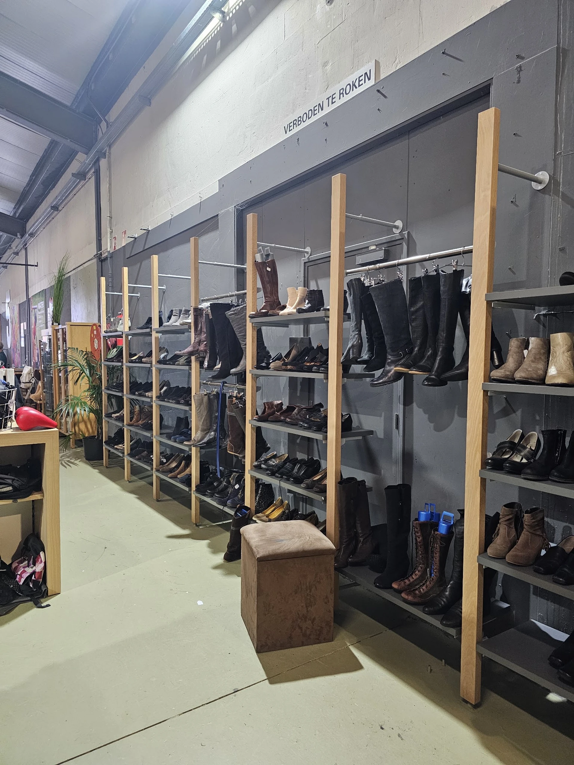 Bezoeker foto van Kringloopwinkel Dorcas winkel KRV in Katwijk aan Zee