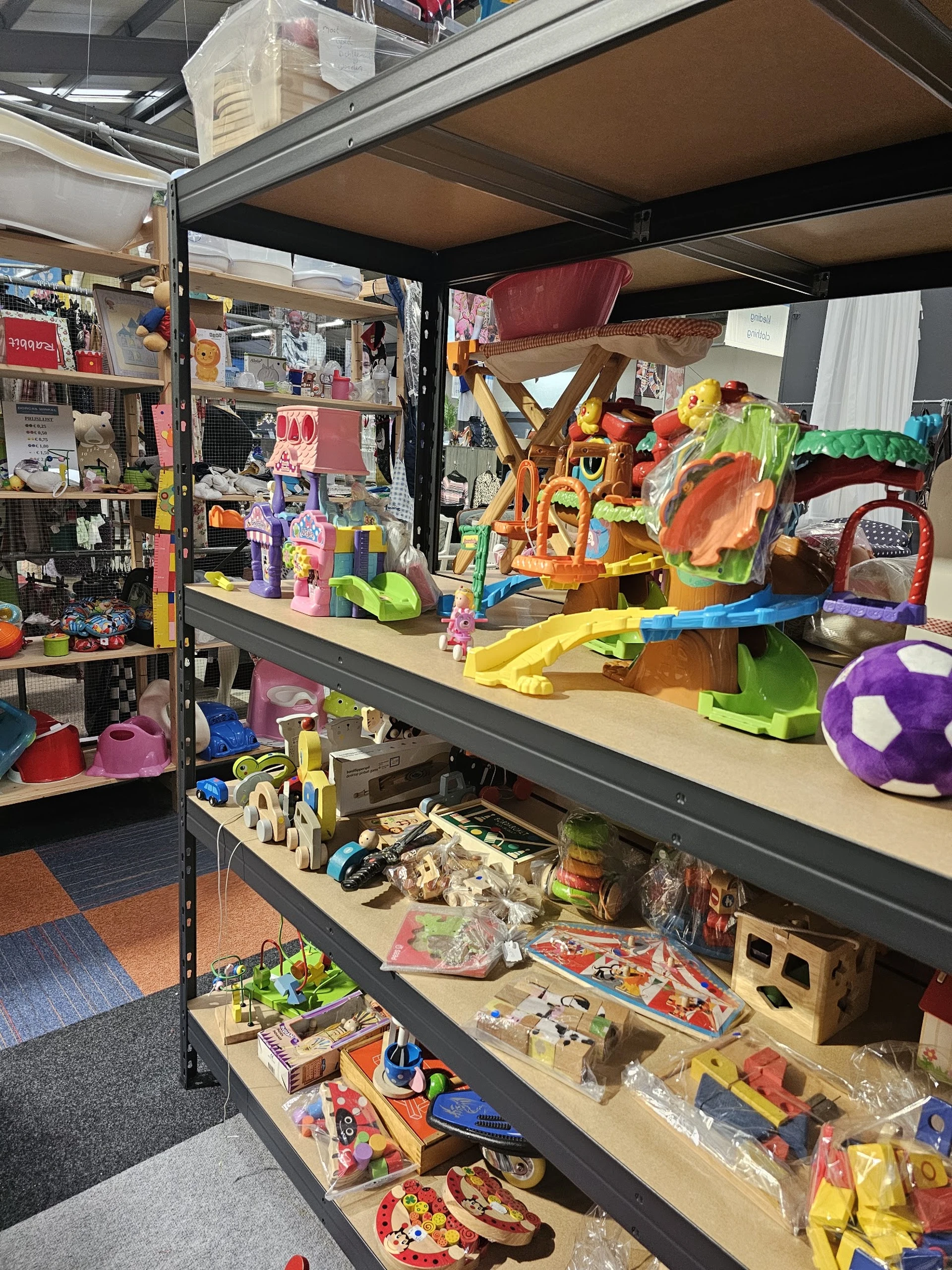 Bezoeker foto van Kringloopwinkel Dorcas winkel KRV in Katwijk aan Zee