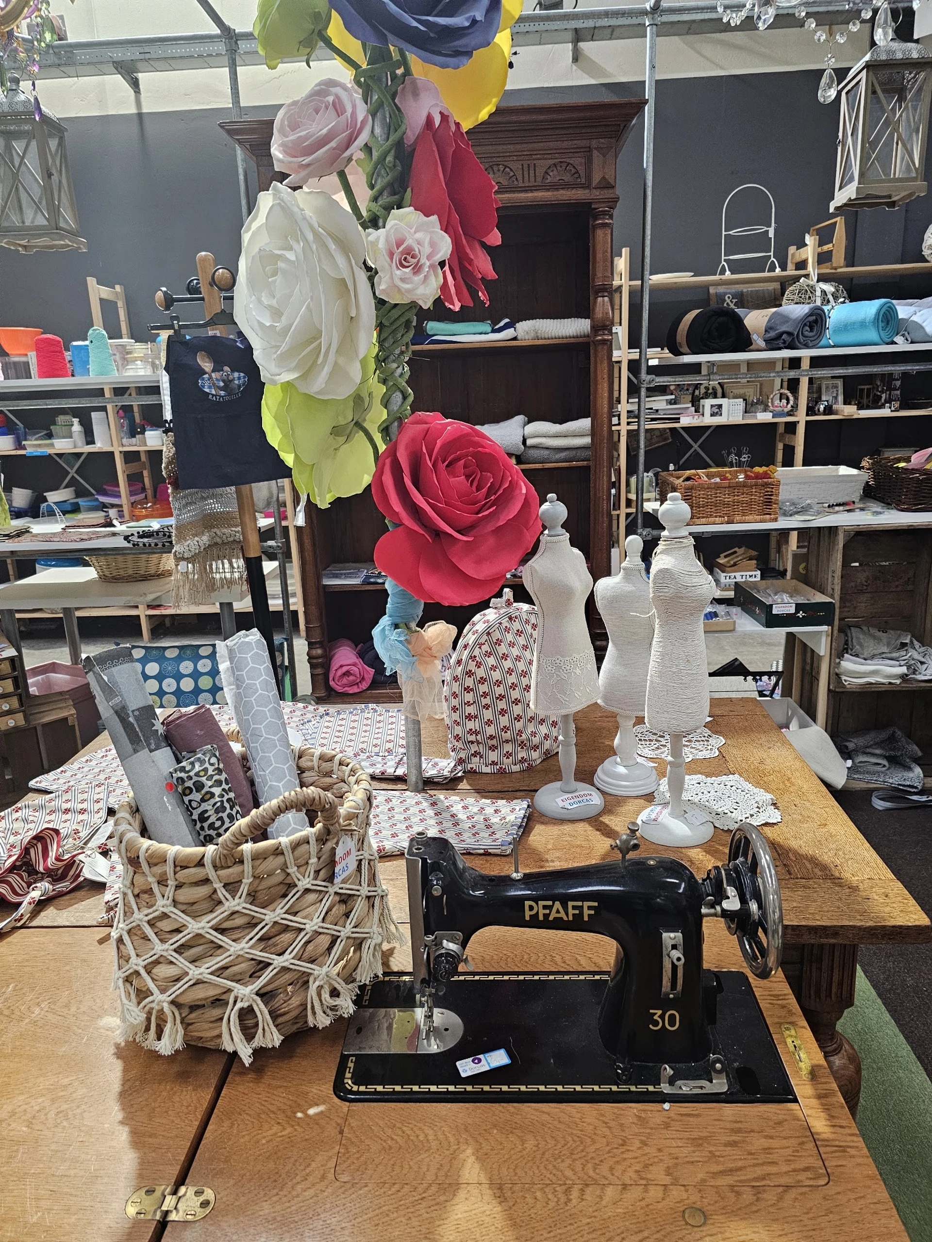 Bezoeker foto van Kringloopwinkel Dorcas winkel KRV in Katwijk aan Zee