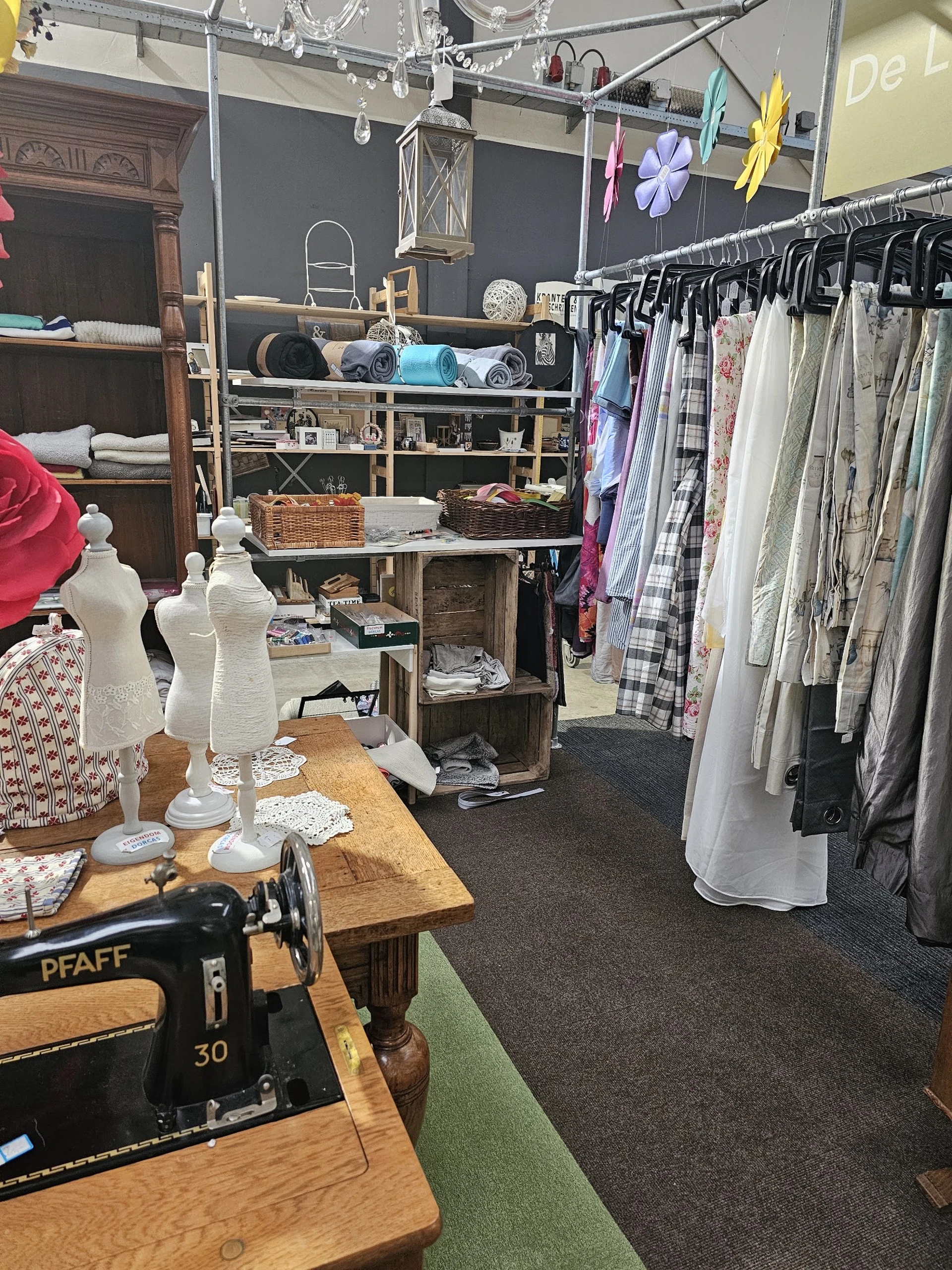 Bezoeker foto van Kringloopwinkel Dorcas winkel KRV in Katwijk aan Zee