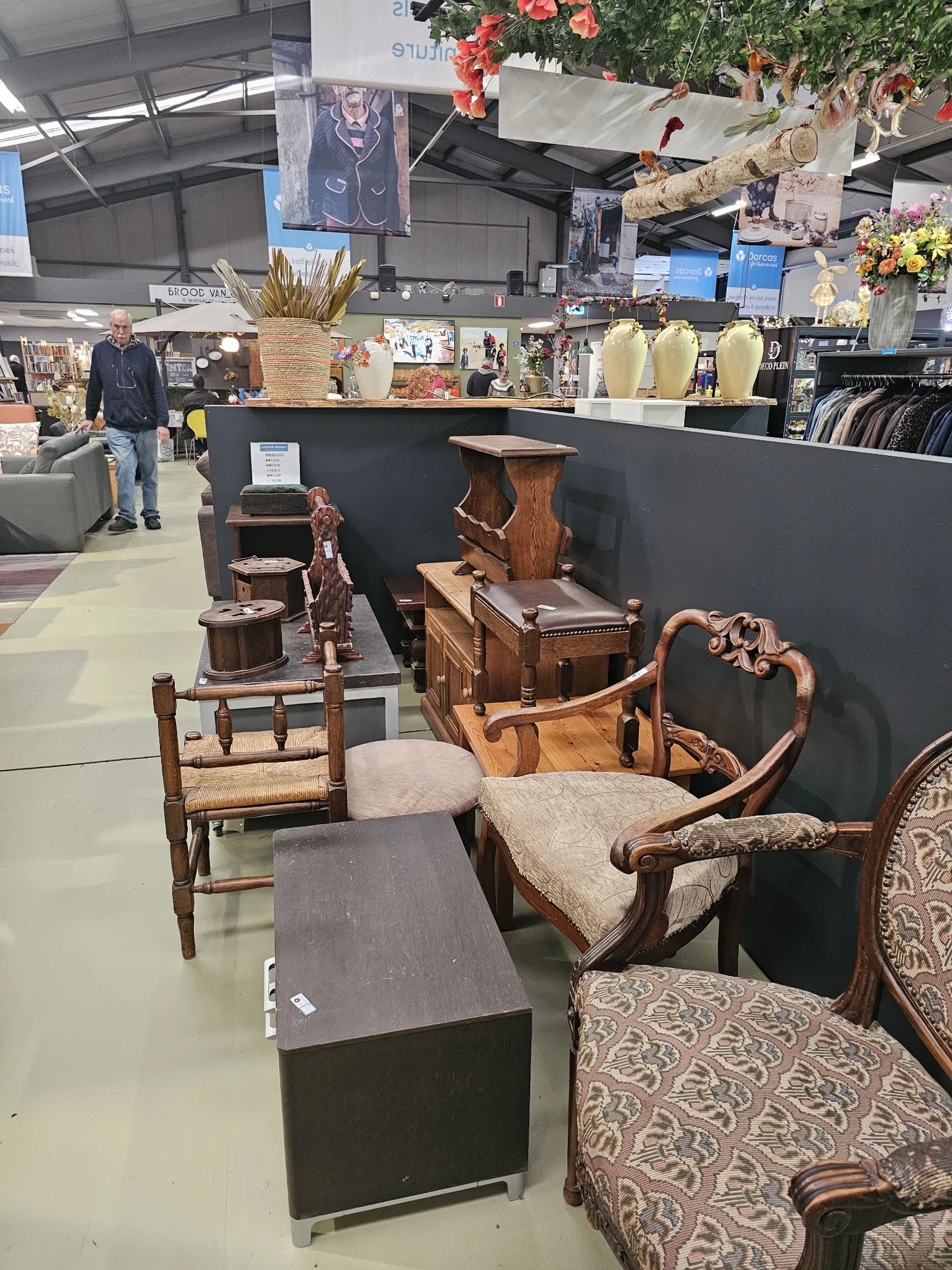 Bezoeker foto van Kringloopwinkel Dorcas winkel KRV in Katwijk aan Zee