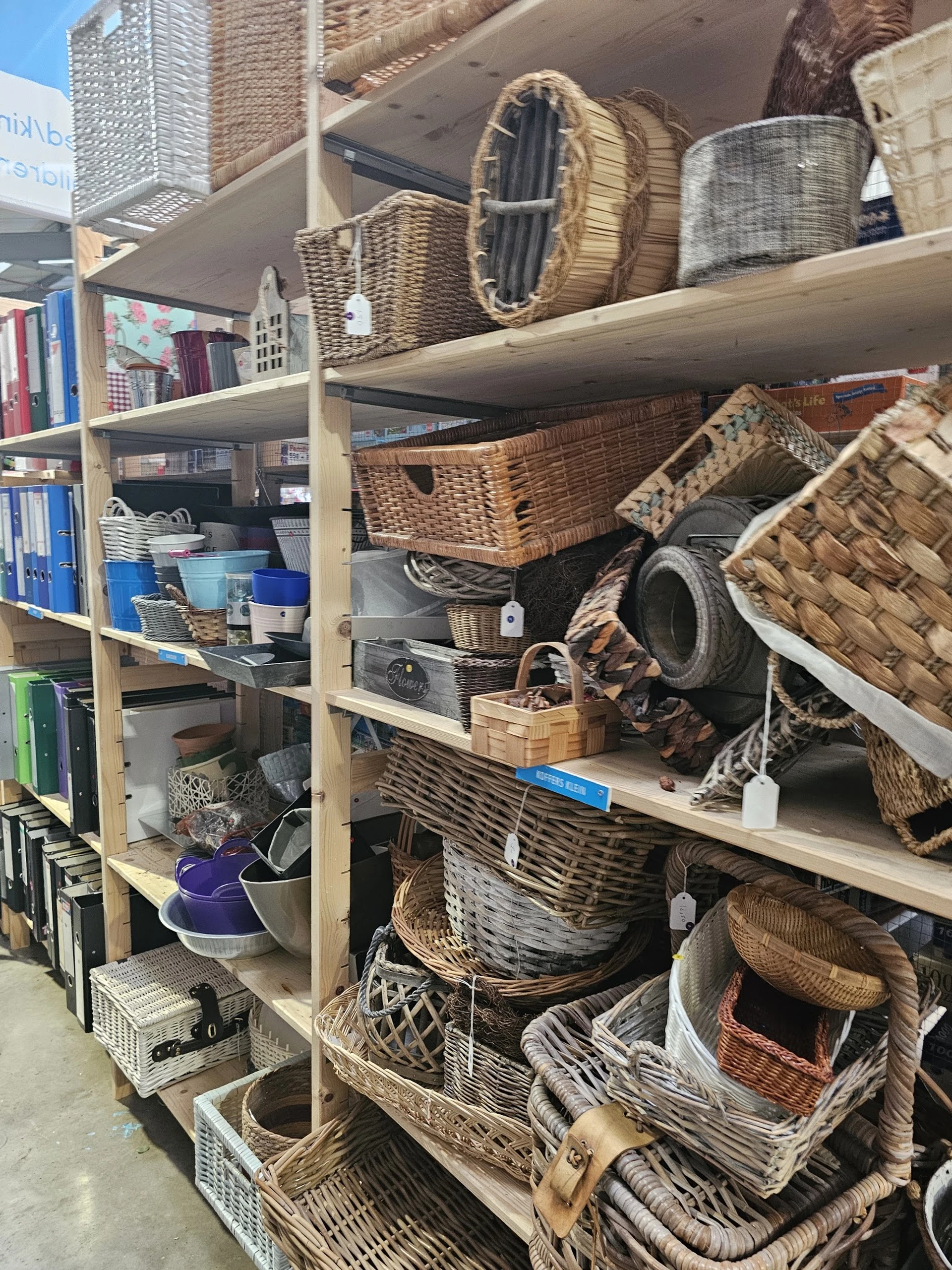 Bezoeker foto van Kringloopwinkel Dorcas winkel KRV in Katwijk aan Zee