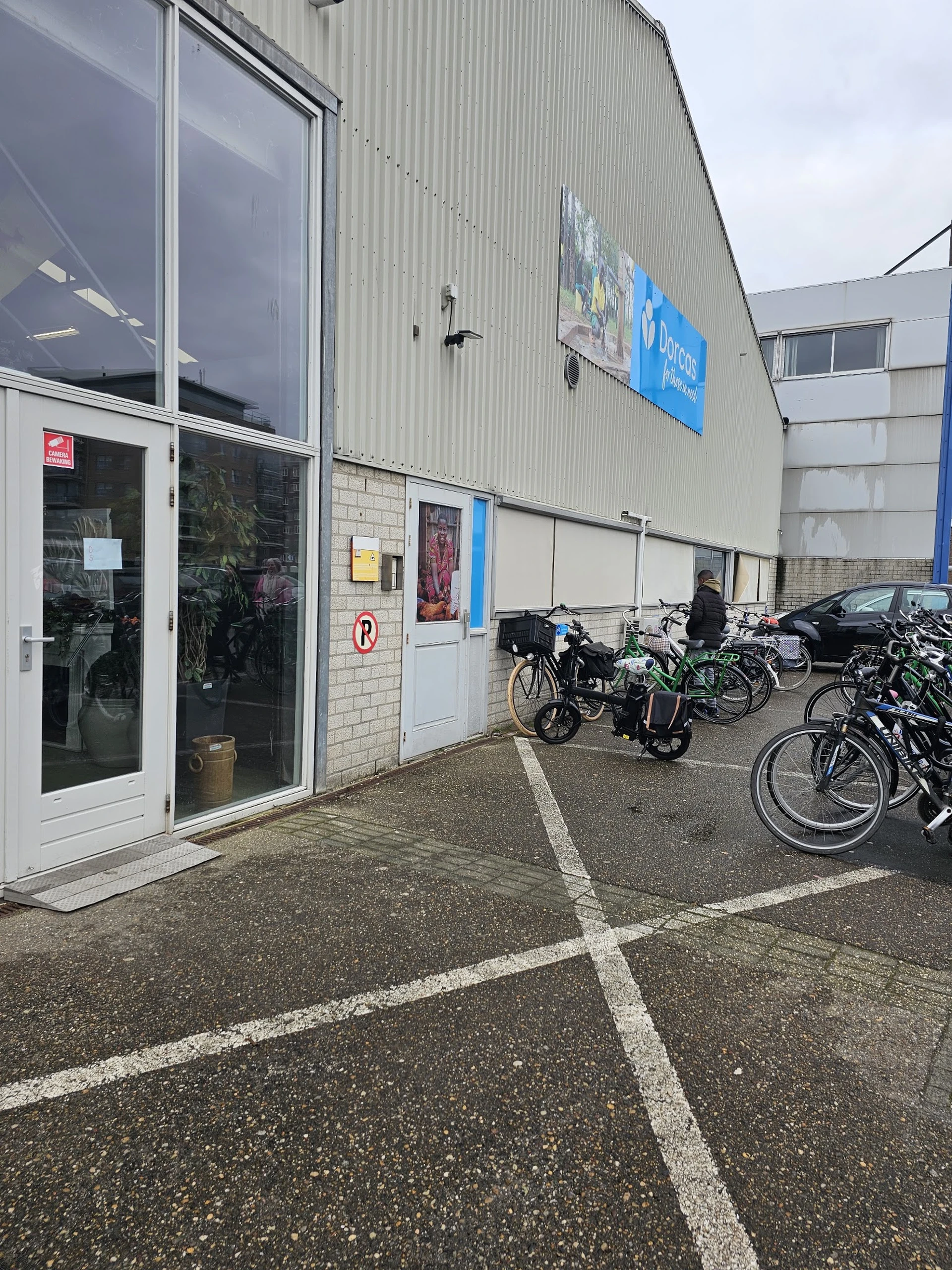 Bezoeker foto van Kringloopwinkel Dorcas winkel KRV in Katwijk aan Zee