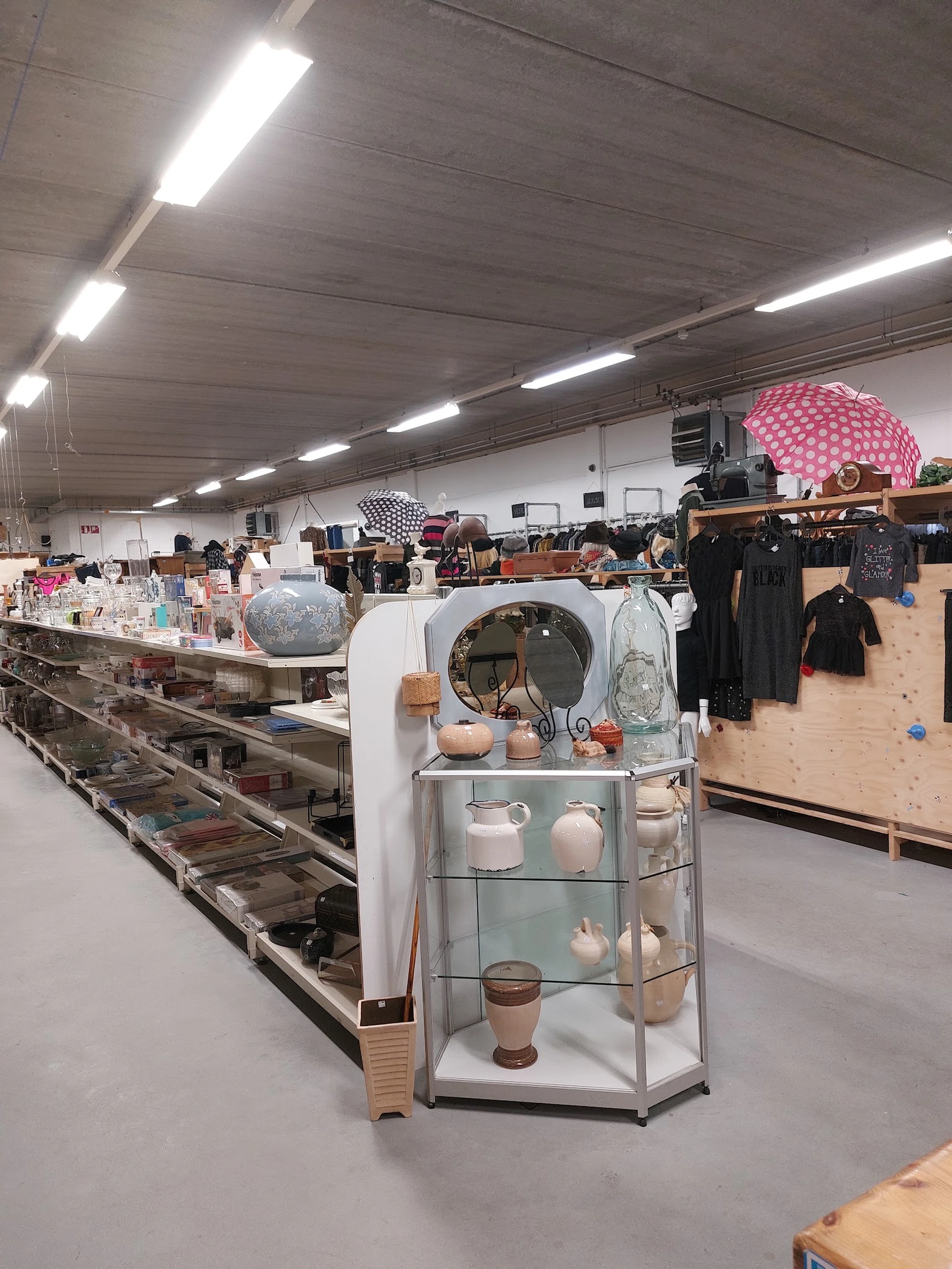 Bezoeker foto van Kringloopwinkel Dorcas Winkel Nijkerk in Nijkerk