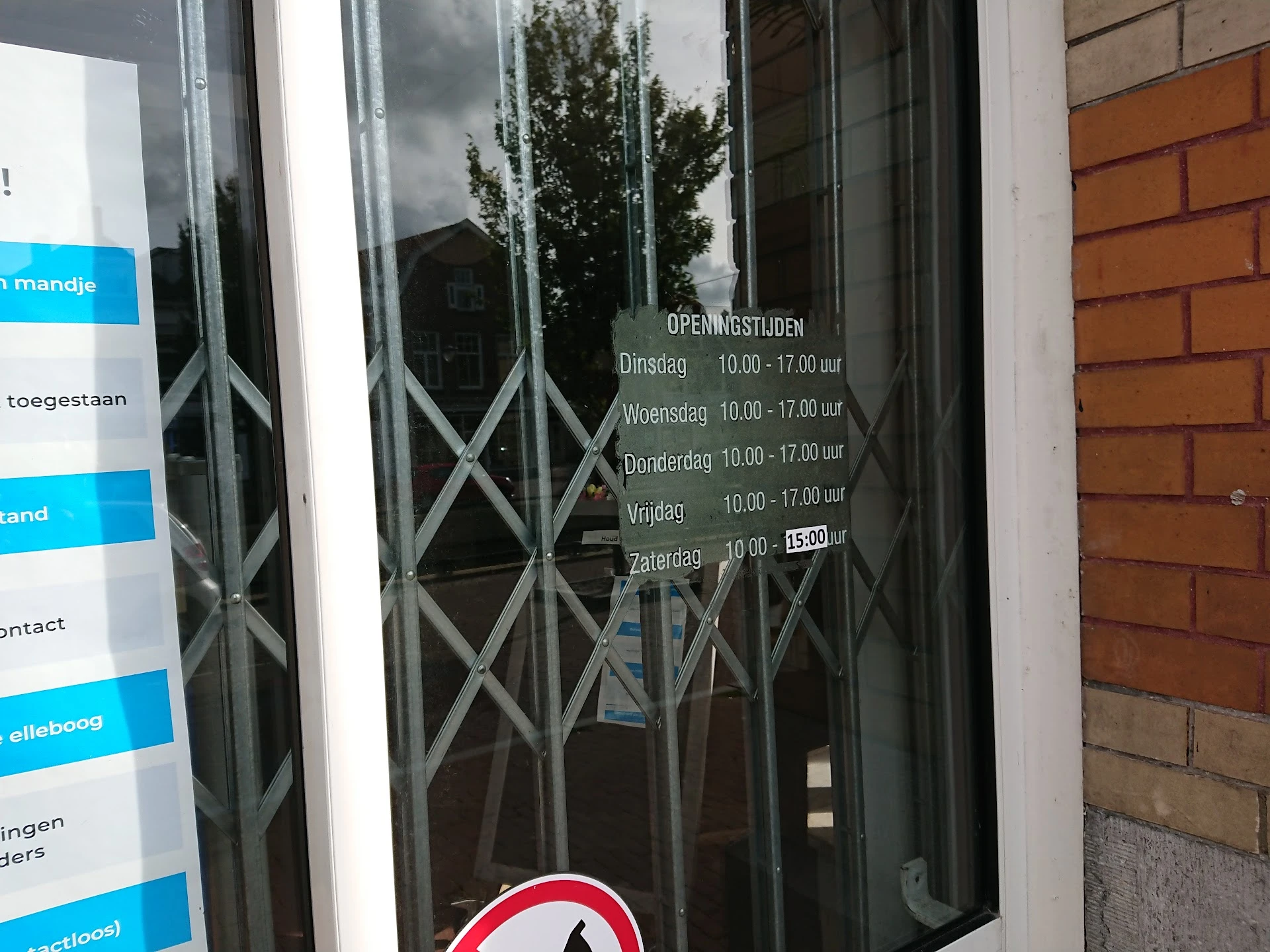 Kringloopwinkel Dorcas Winkel Sneek in Sneek met tweedehands boeken, huishoudelijke apparaten en kasten