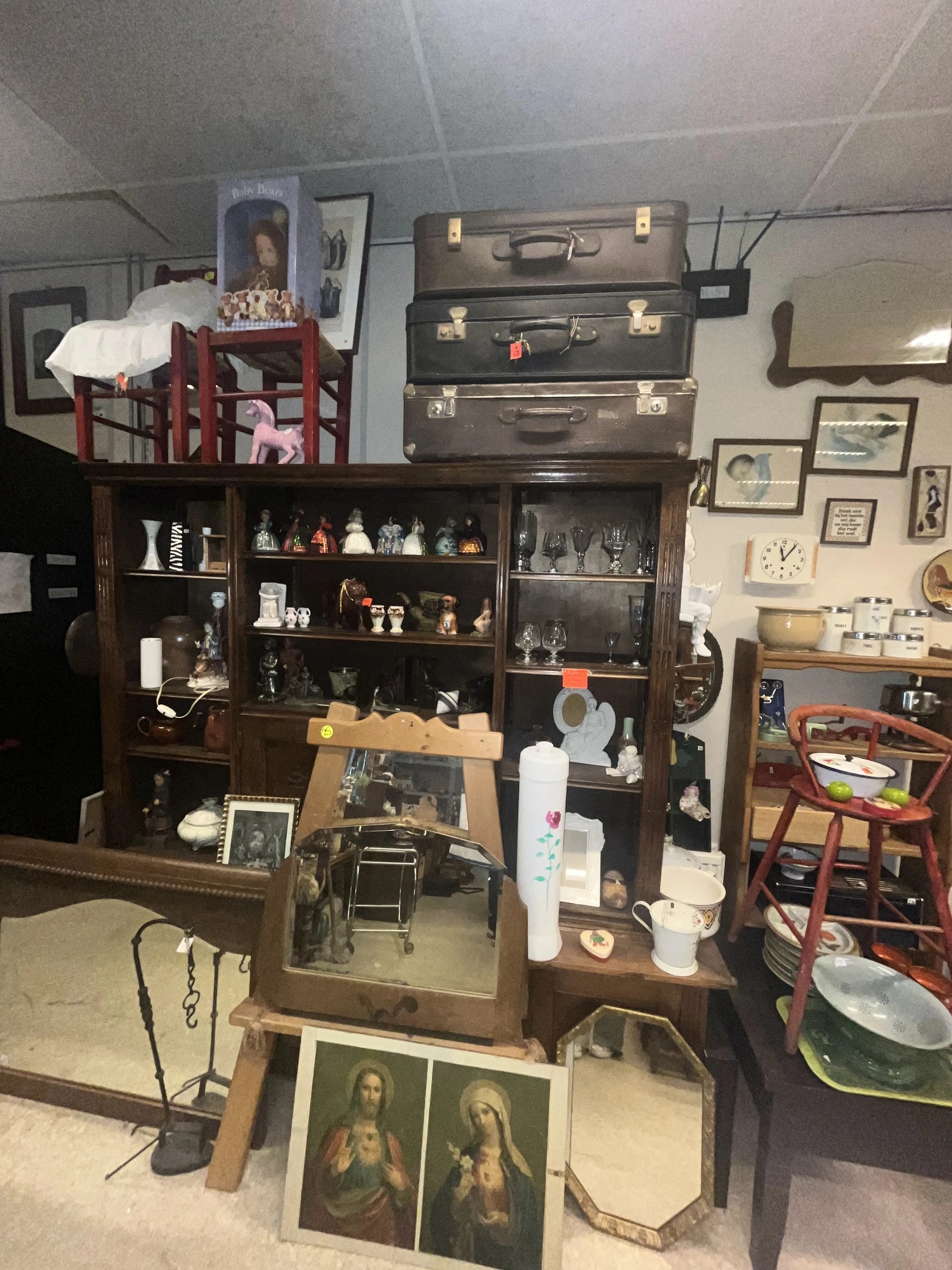 Easy Kringloop in Breda met tweedehands boeken, herenkleding en huishoudelijke apparaten