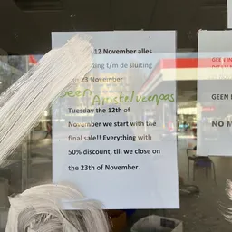 Aankondiging van eindverkoop met 50% korting tot 23 november