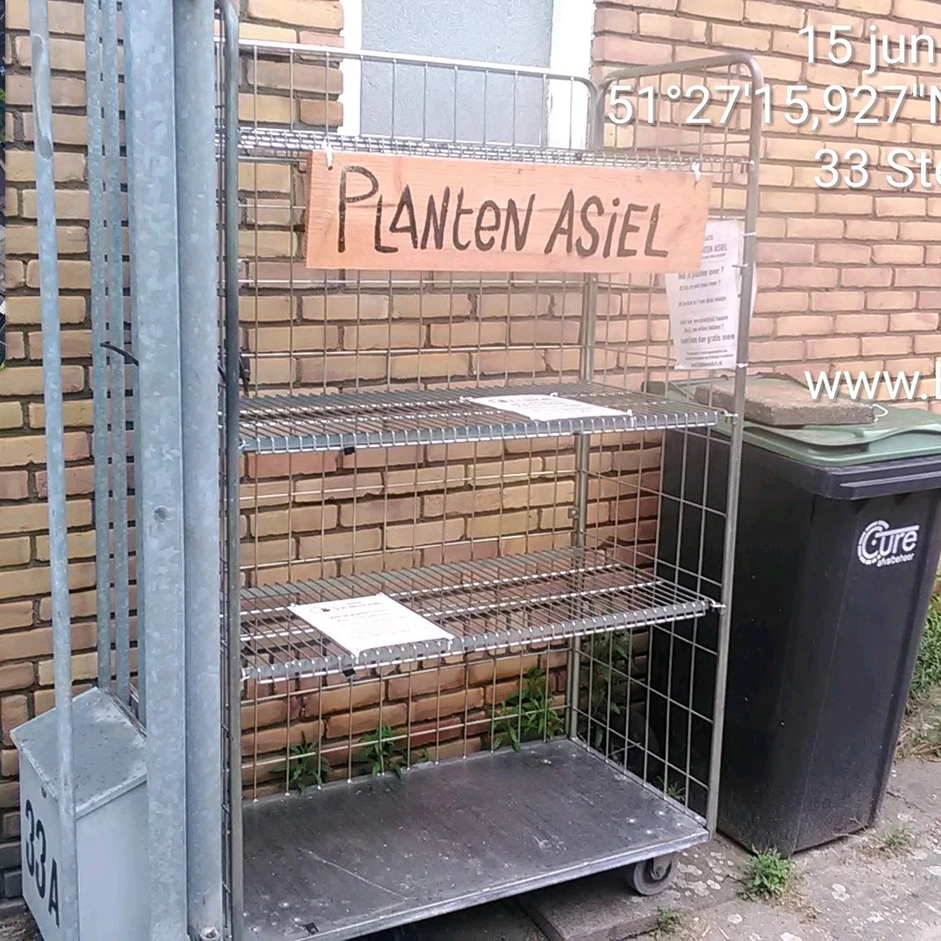 Kringloopwinkel Edison39.nl in Eindhoven met tweedehands boeken, kleding en meubels