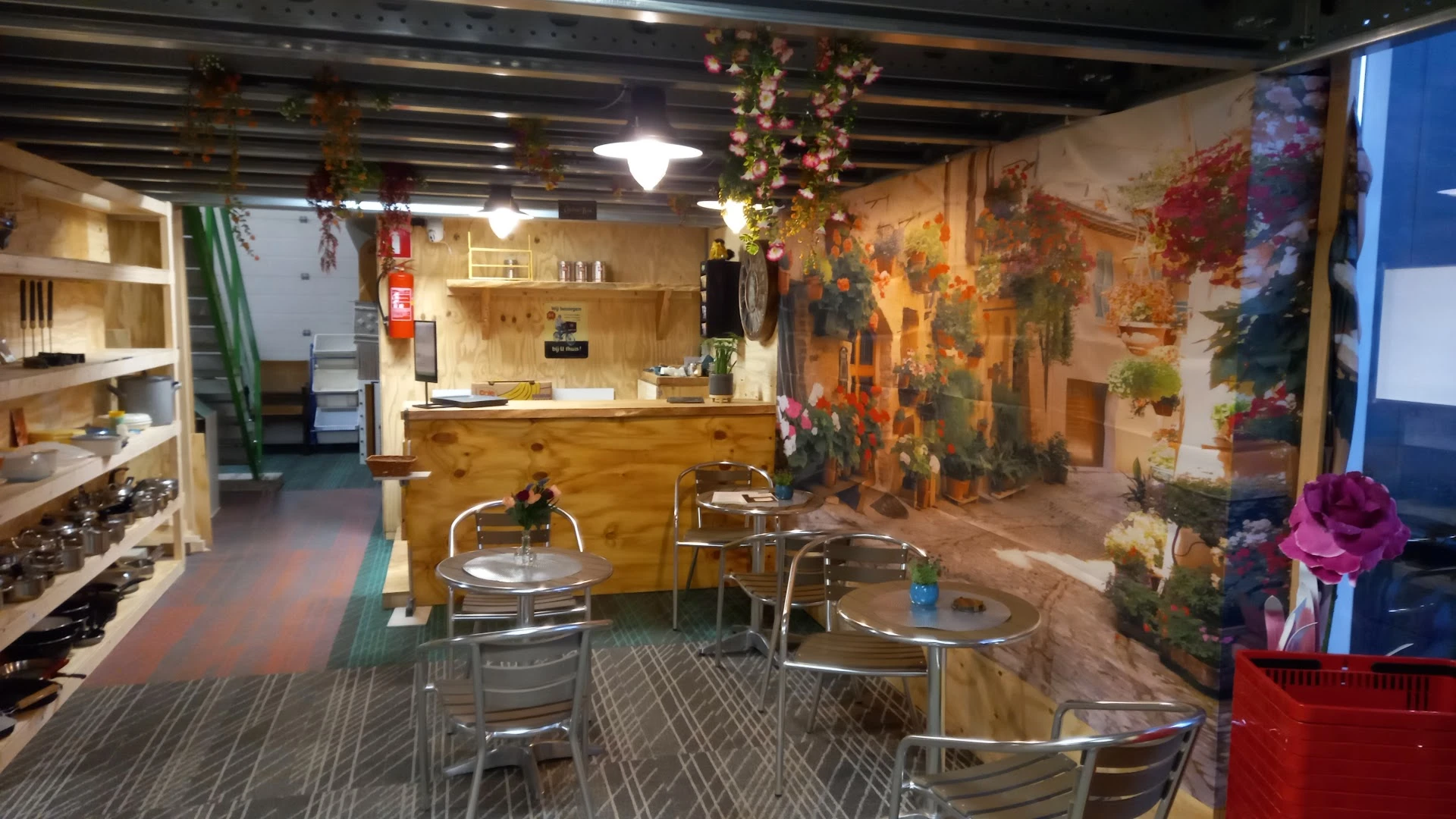 Kringloopwinkel Een Tweede Leven Kraggenburg in Kraggenburg met tweedehands boeken, bouwmaterialen en huishoudelijke appar...