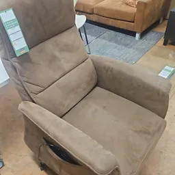 Bezoeker foto van Kringloopwinkel Emmaus Domstad, locatie Parkwijk in Utrecht