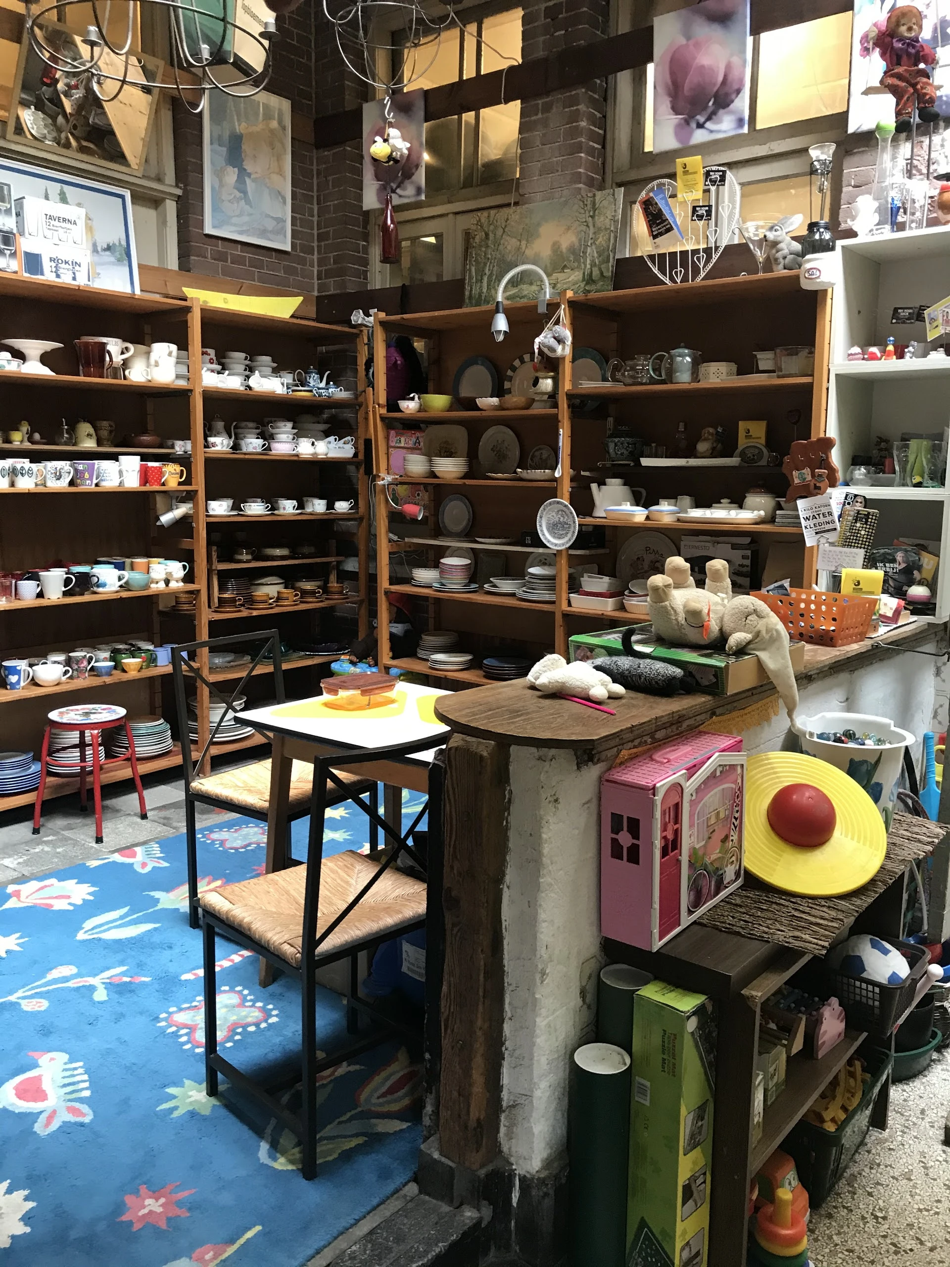 Kringloopwinkel Kringloopwinkel Emmaus Welvaartsresten in Den Haag